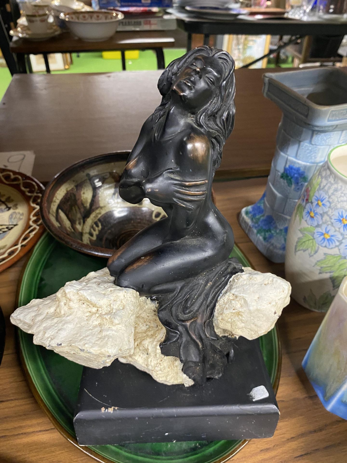 A MIXED LOT OF STUDIO POTTERY TOGETHER WITH A NUDE LADY FIGURE - Image 2 of 3