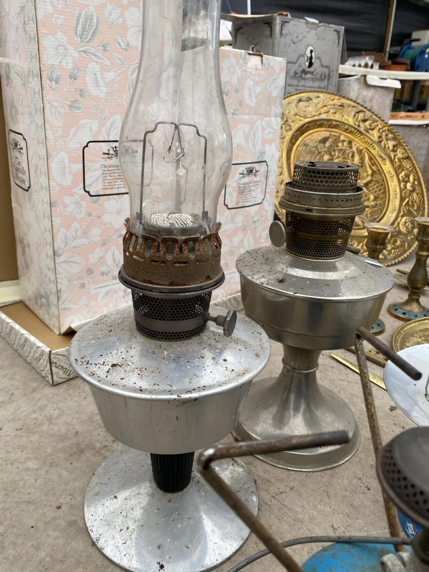 AN ASSORTMENT OF CAMPING STOVES, OIL LAMPS AND A PARAFIN LAMP ETC - Image 2 of 2