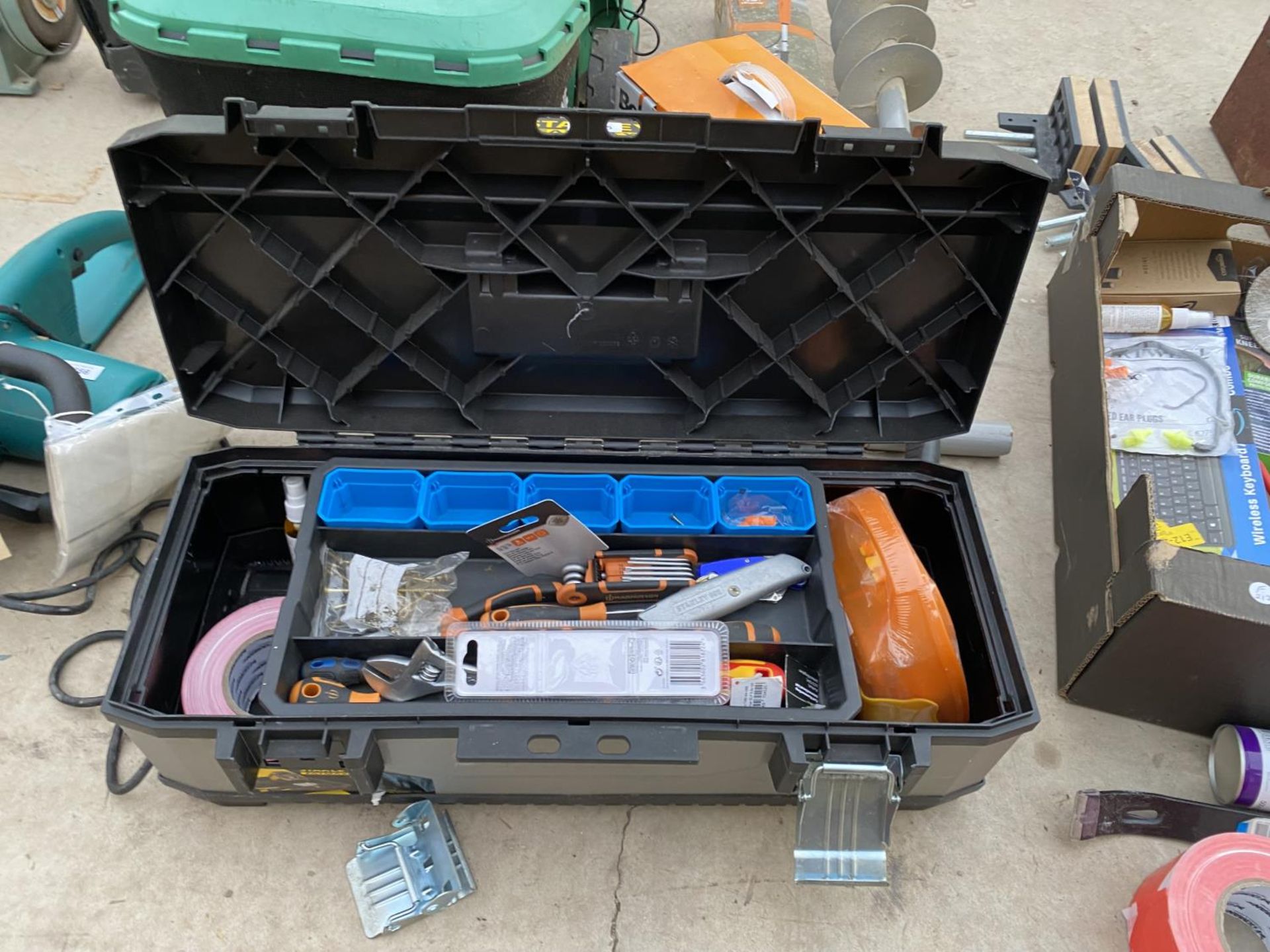 A STANLEY PLASTIC TOOL BOX AND AN ASSORTMENT OF TOOLS TO INCLUDE AN ADJUSTABLE SPANNER AND SCREW