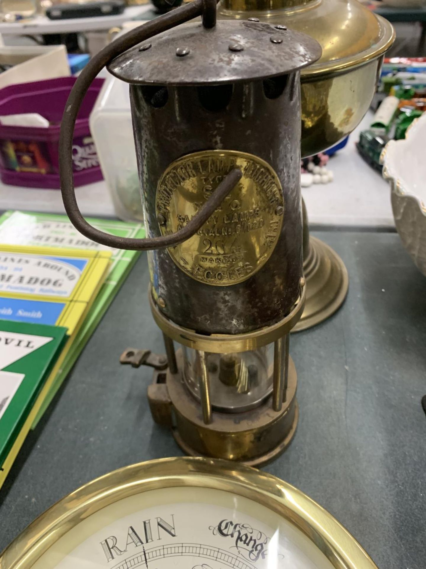 A QUANTITY OF BRASS ITEMS TO INCLUDE A MINERS LAMP, AN OIL LAMP, BAROMETER AND CANON - Image 4 of 5