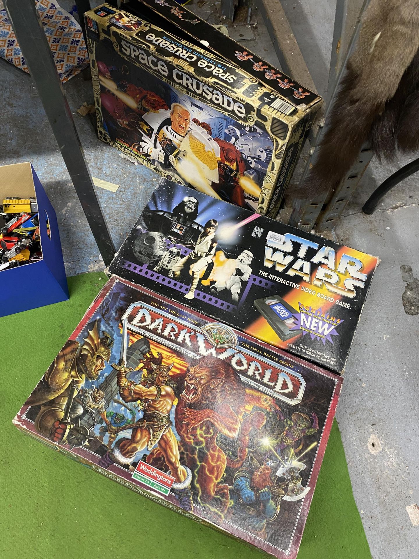 A GROUP OF THREE VINTAGE BOXED GAMES TO INCLUDE STAR WARS ETC