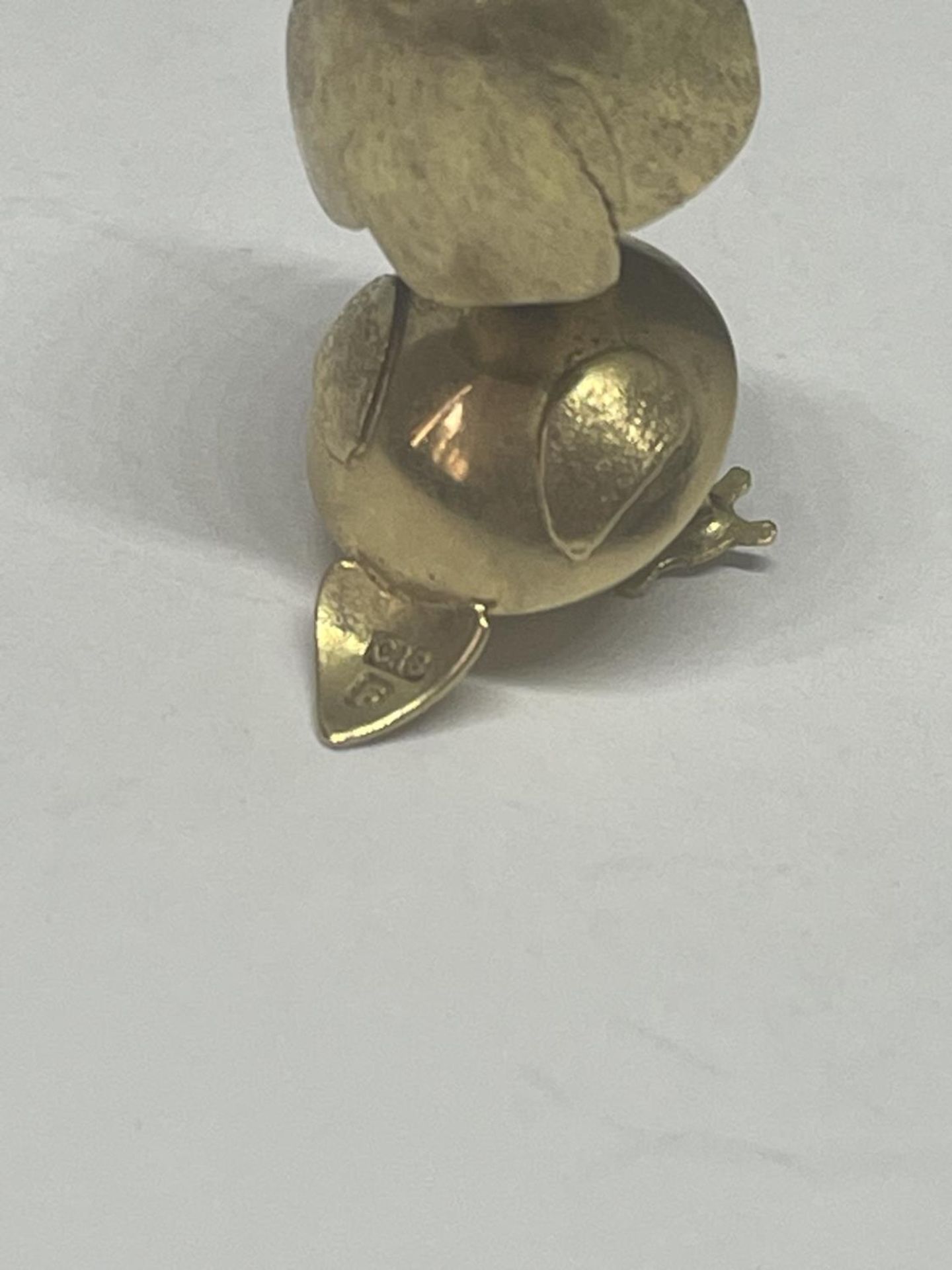 AN 18 CARAT GOLD CHICK PENDANT GROSS WEIGHT 5.67 GRAMS - Image 4 of 4