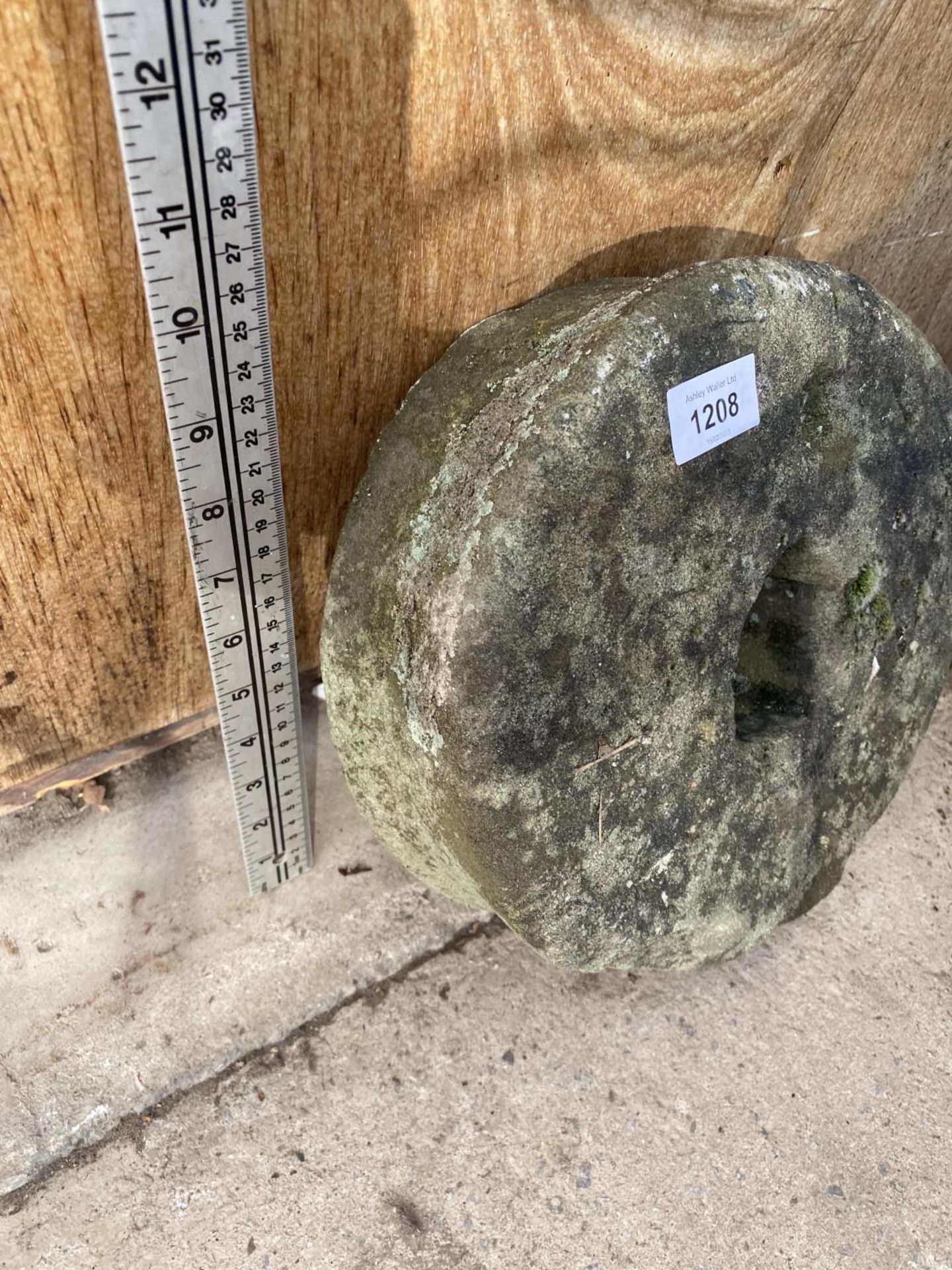 A SMALL SANDSTONE GRINDSTONE WHEEL (D:26CM) - Image 2 of 4