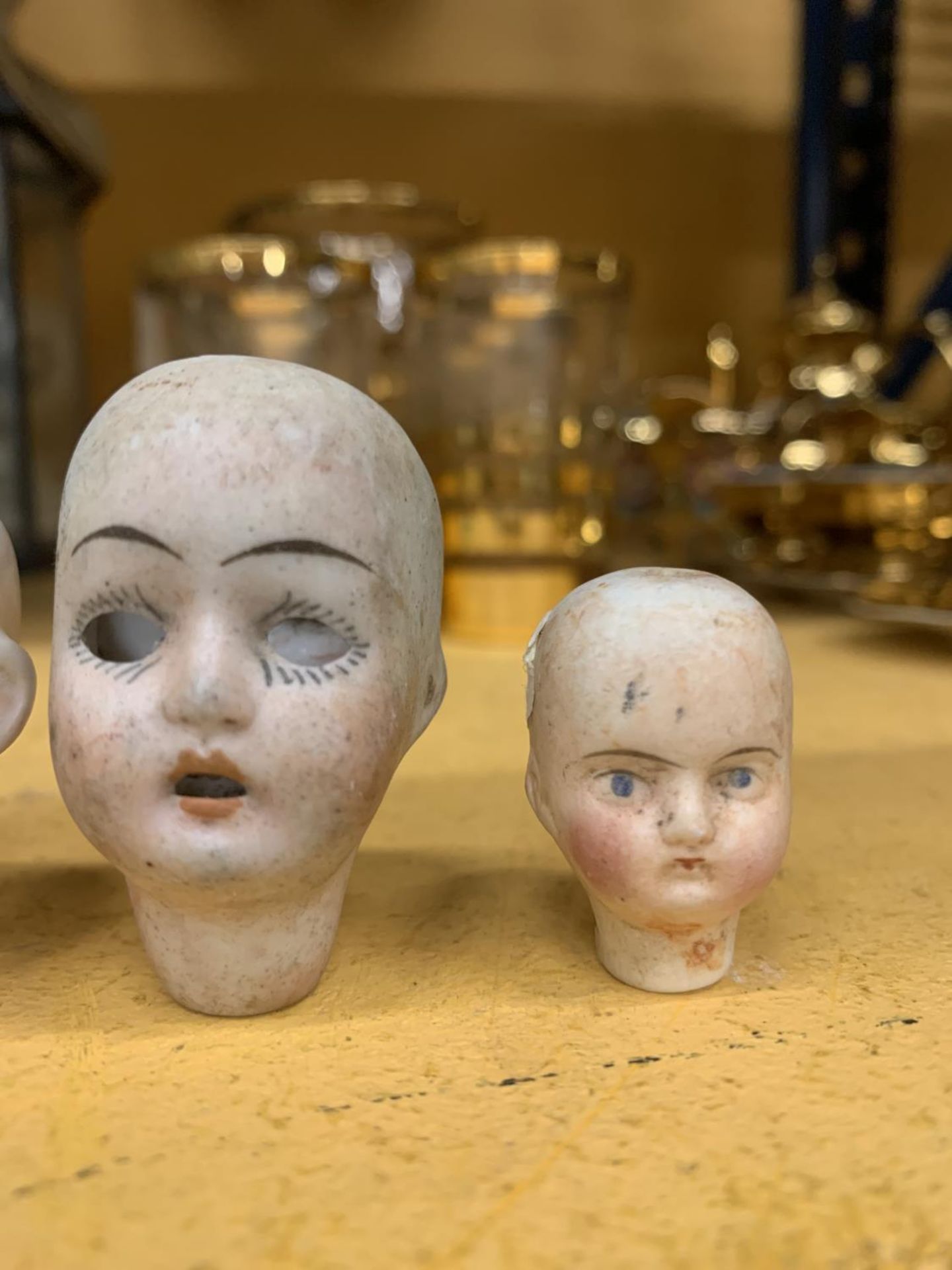 FOUR VINTAGE BISQUE DOLLS HEADS TO INCLUDE ONE MARKED GERMANY WITH THE NUMBER 395 A.100 M, A CEUS, - Image 4 of 5