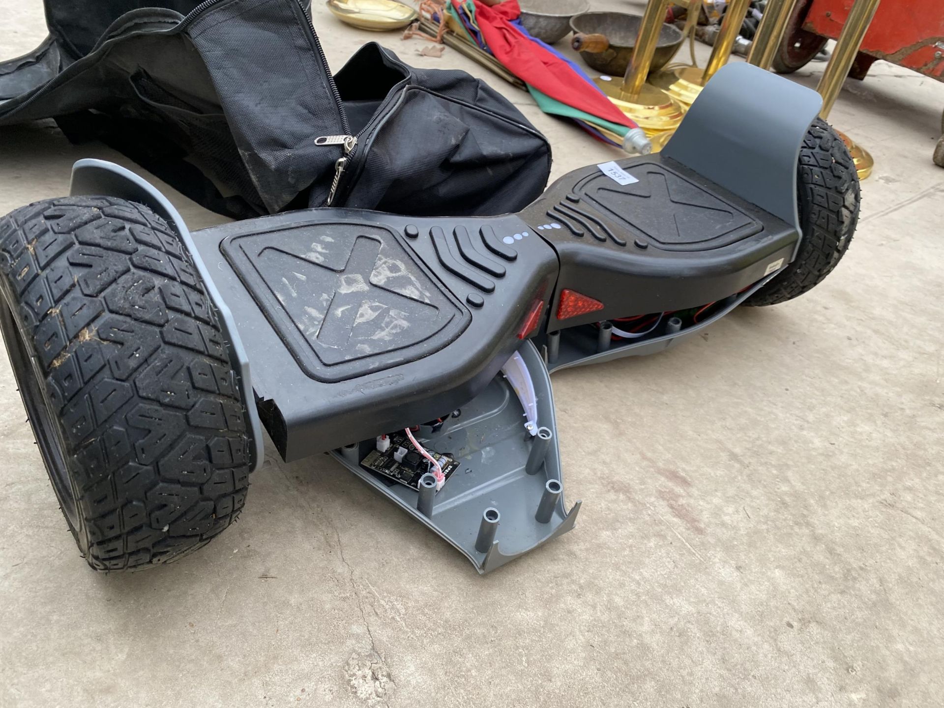 A TWO WHEELED HOVER BOARD FOR SPARES AND REPAIRS - Image 2 of 2