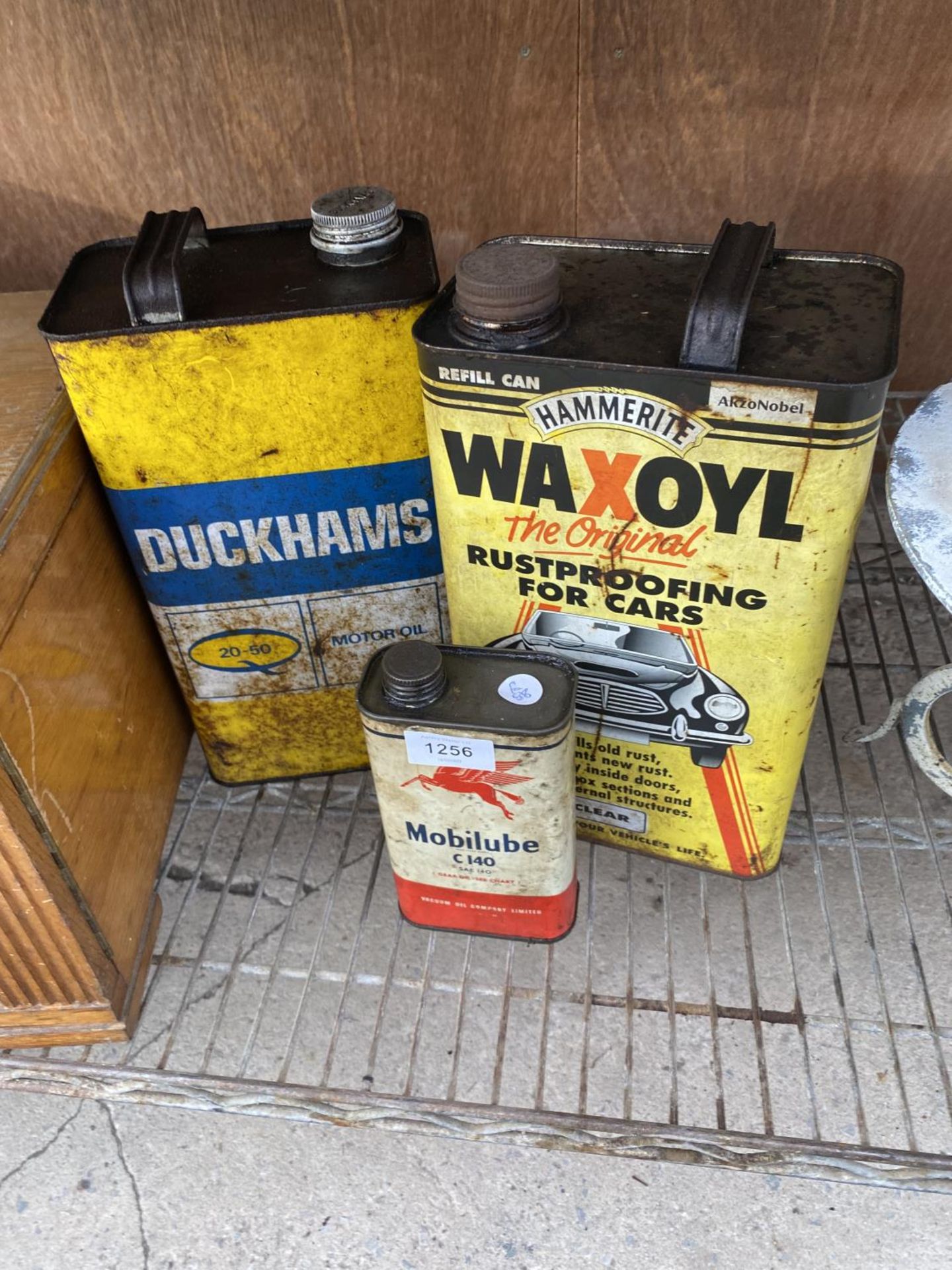 THREE VINTAGE OIL CANS TO INCLUDE DUCKHAMS AND MOBILUBE ETC