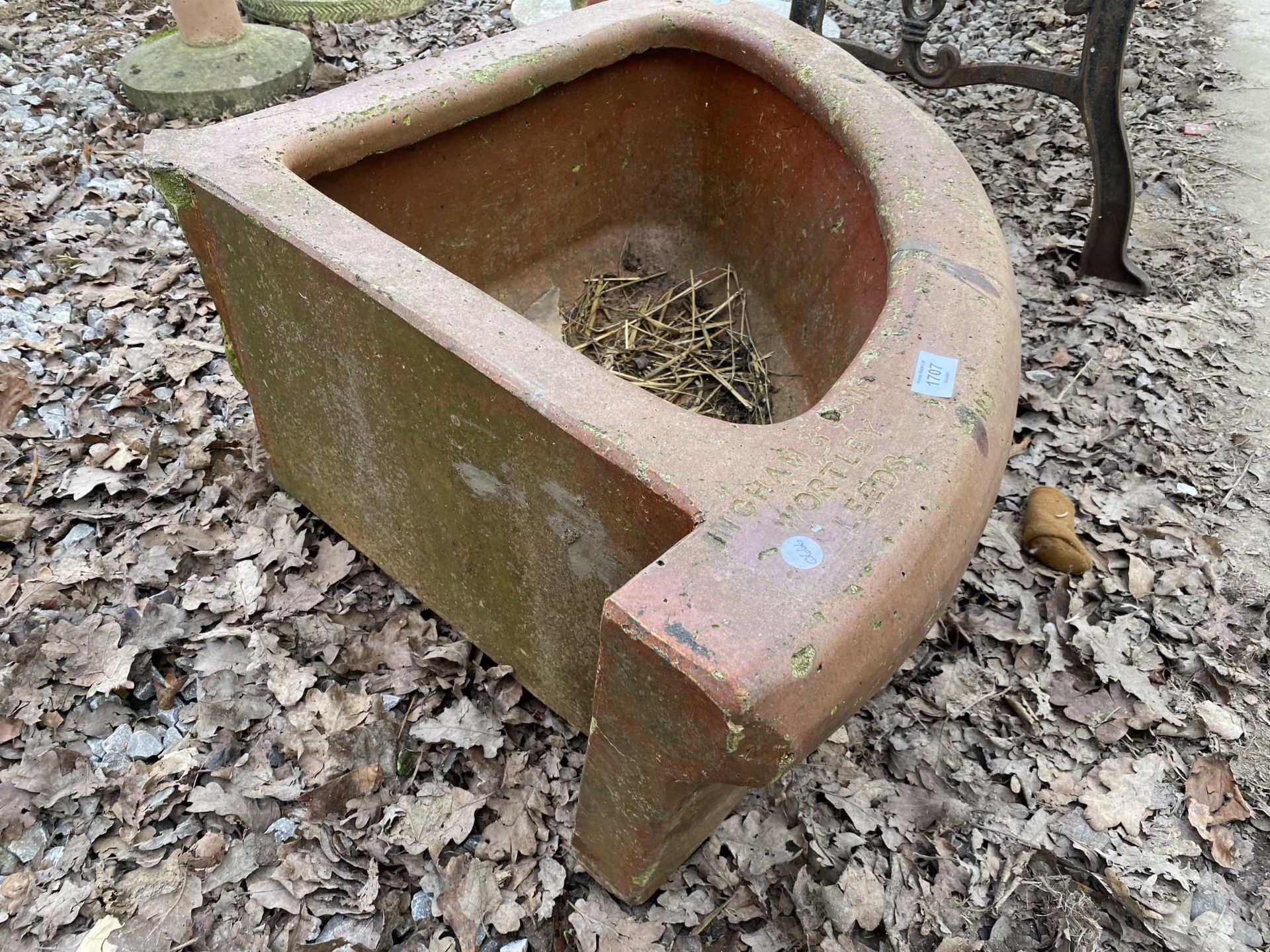 A CURVE FRONTED CORNER SALT GLAZED TROUGH - Image 2 of 5