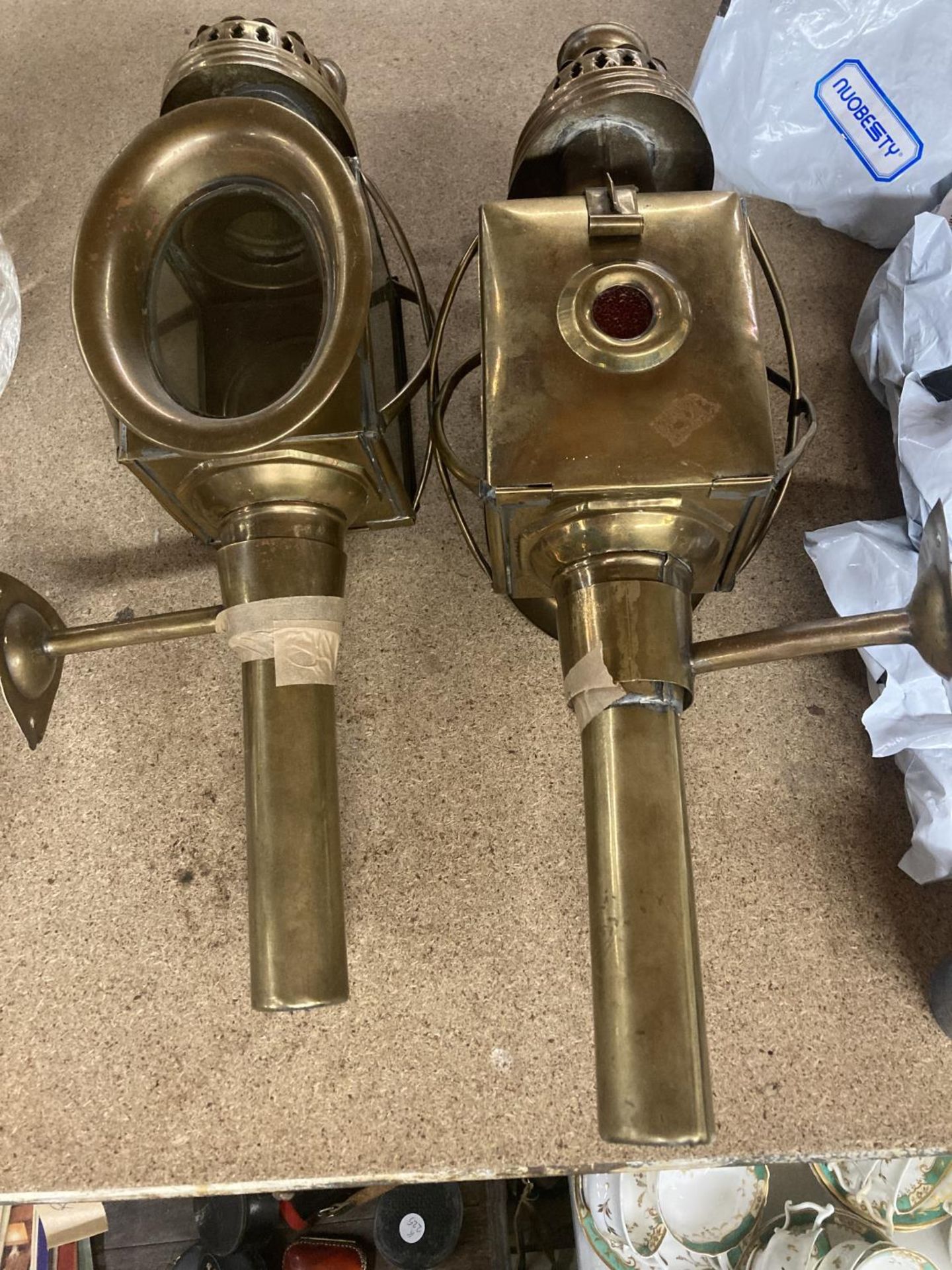 A PAIR OF VINTAGE BRASS COACHING LAMPS