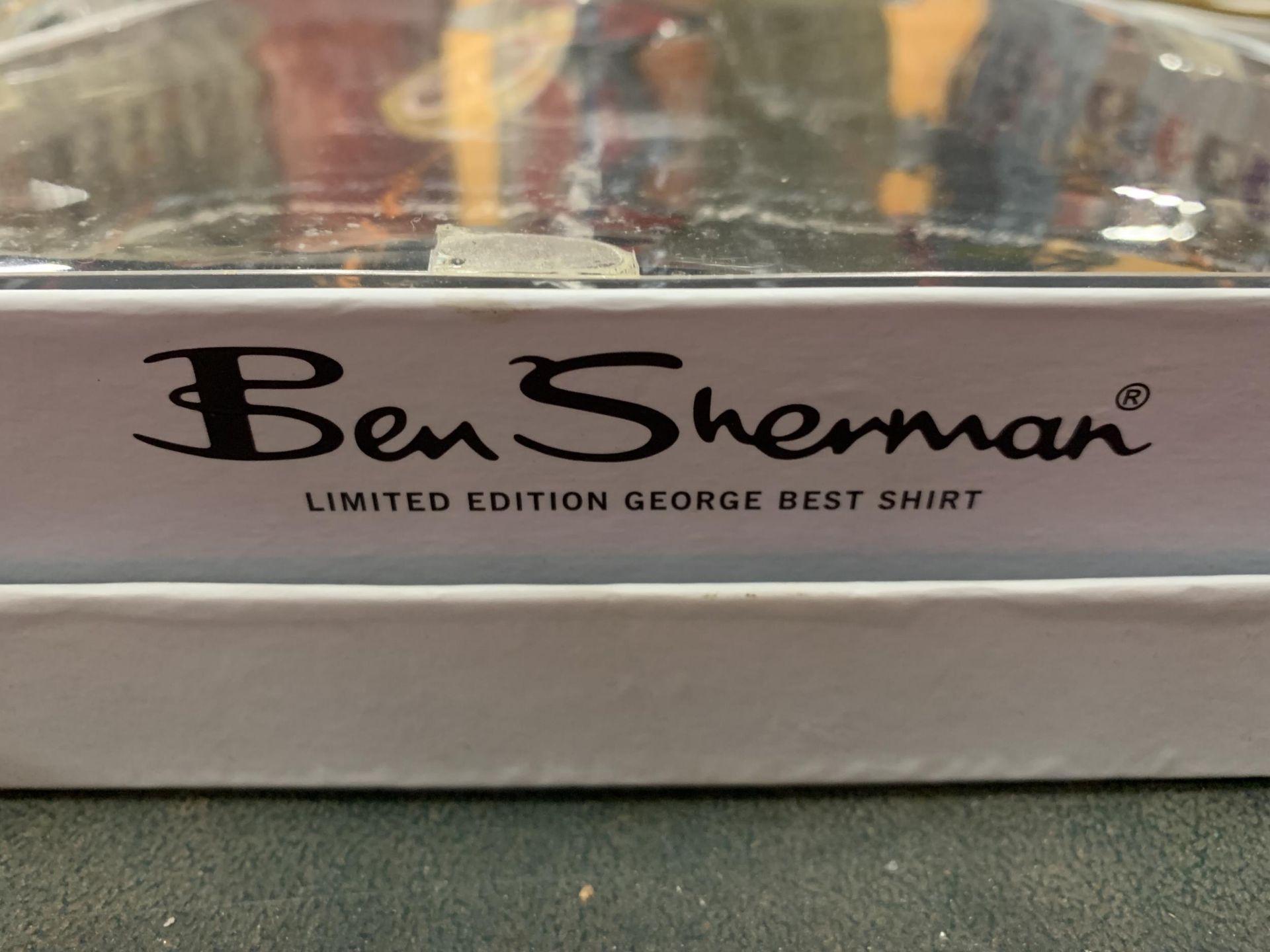 A BEN SHERMAN LIMITED EDITION 'GEORGE BEST' SHIRT SIZE L, AS NEW IN BOX - Image 2 of 5