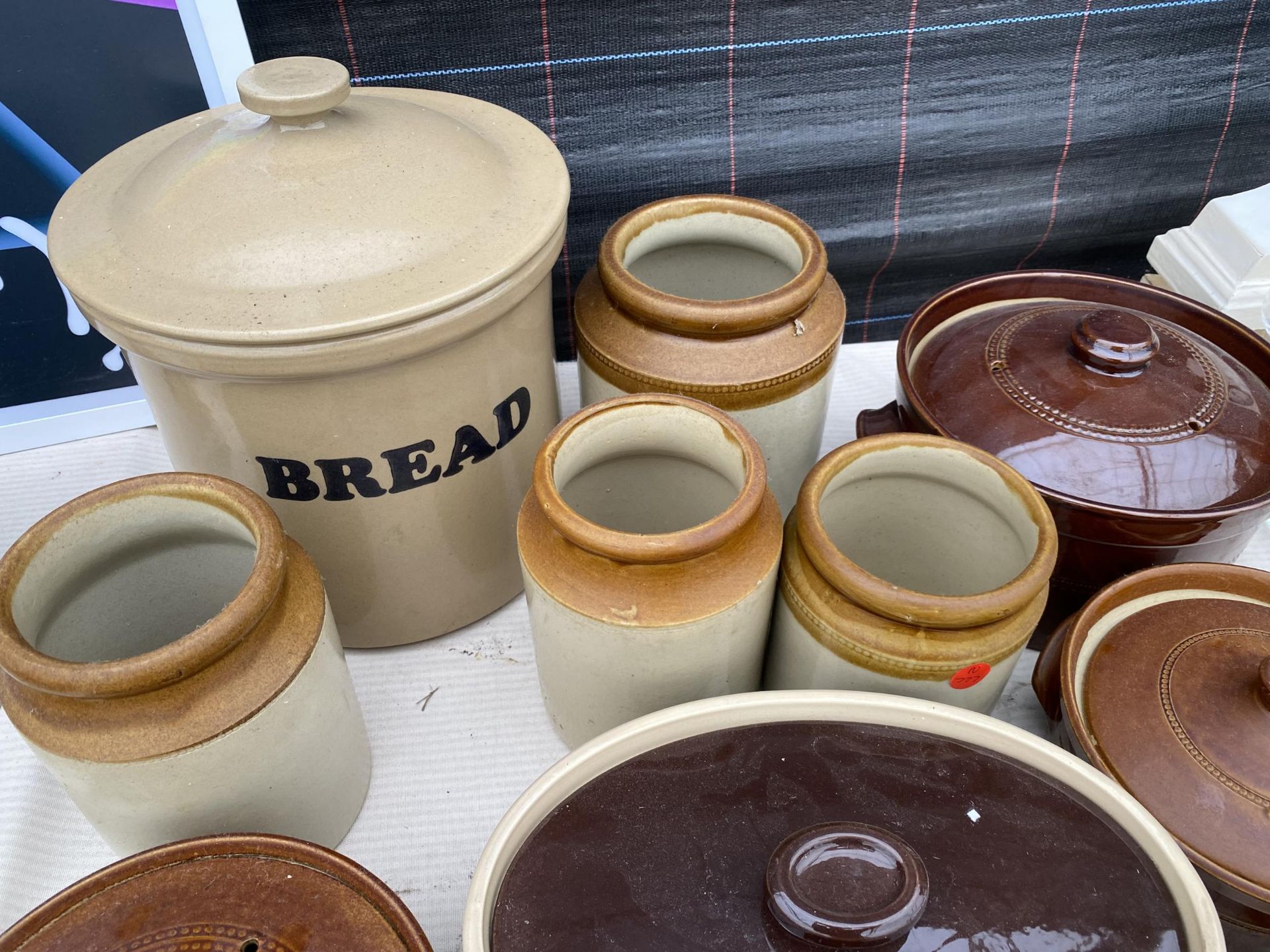 A LARGE ASSORTMENT OF EARTHEN WARE ITEMS TO INCLUDE STONEWARE POTS AND A LARGE BREAD BIN ETC - Image 2 of 3