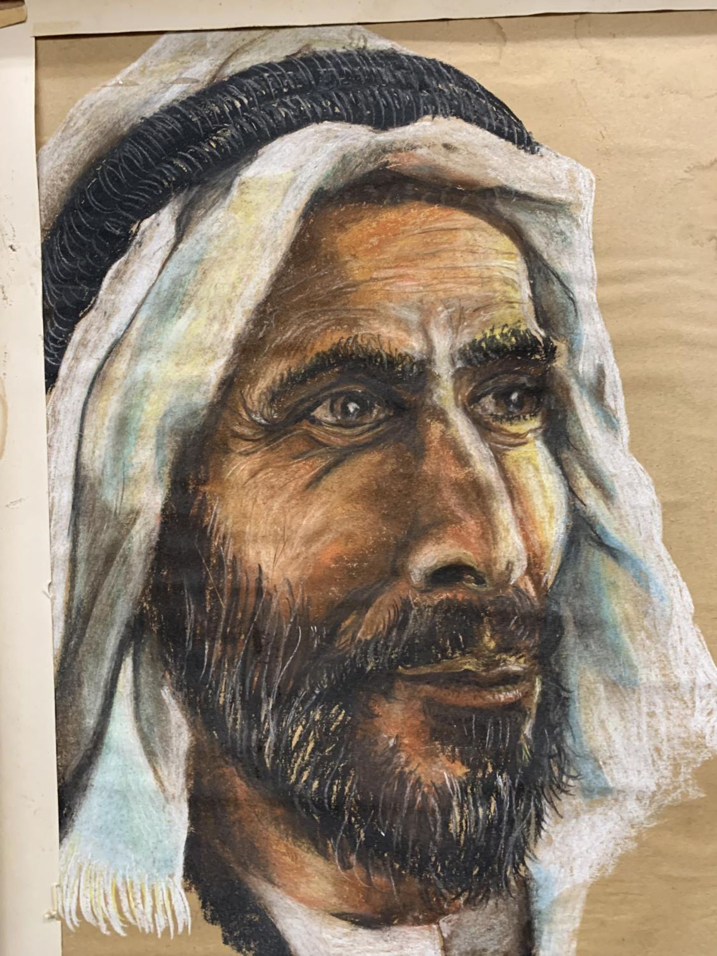 A CHALK AND PASTEL PORTRAIT OF AN ARAB MAN SIGNED HUGH R SMALLWOOD - Image 2 of 3