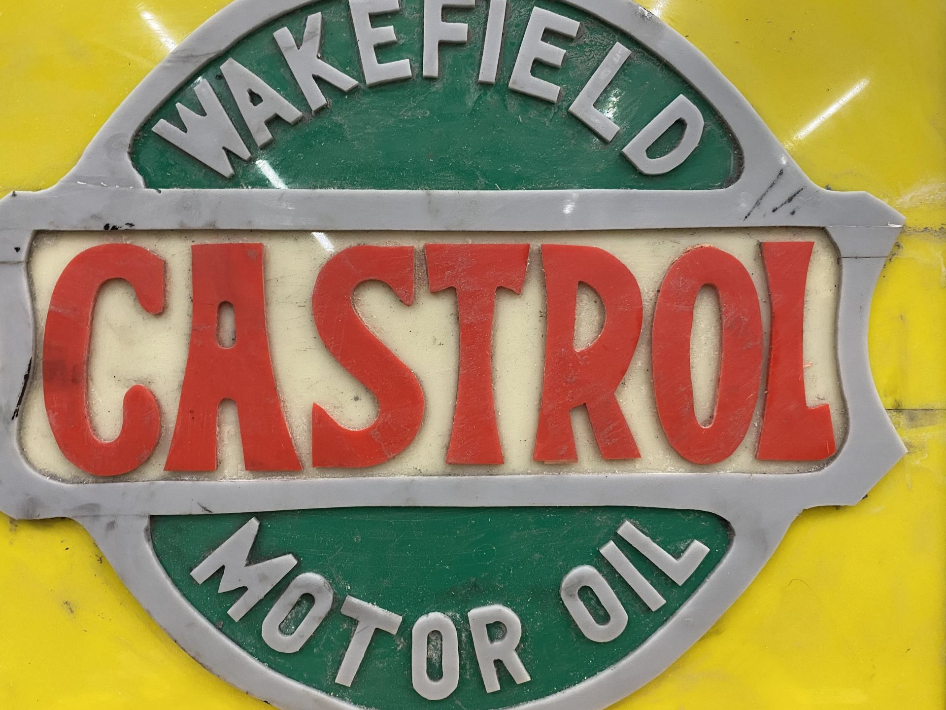 A WAKEFIELD CASTROL MOTOR OIL ILLUMINATED BOX SIGN, 33 X 42 X 10CM - Bild 2 aus 2