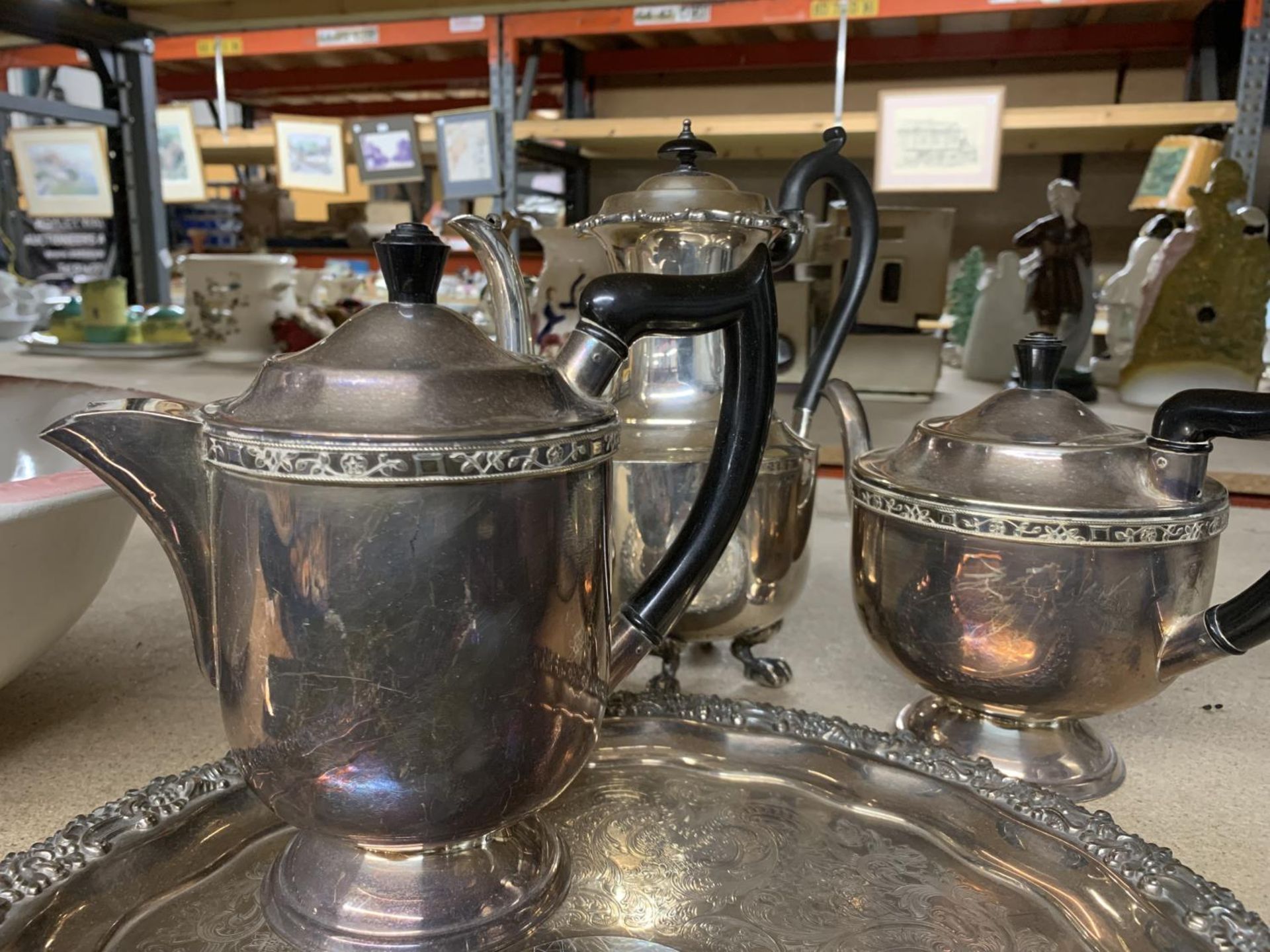 A SILVER PLATED TRAY WITH TWO TANKARDS, A TEAPOT AND TWO COFFEE POTS - Image 3 of 5
