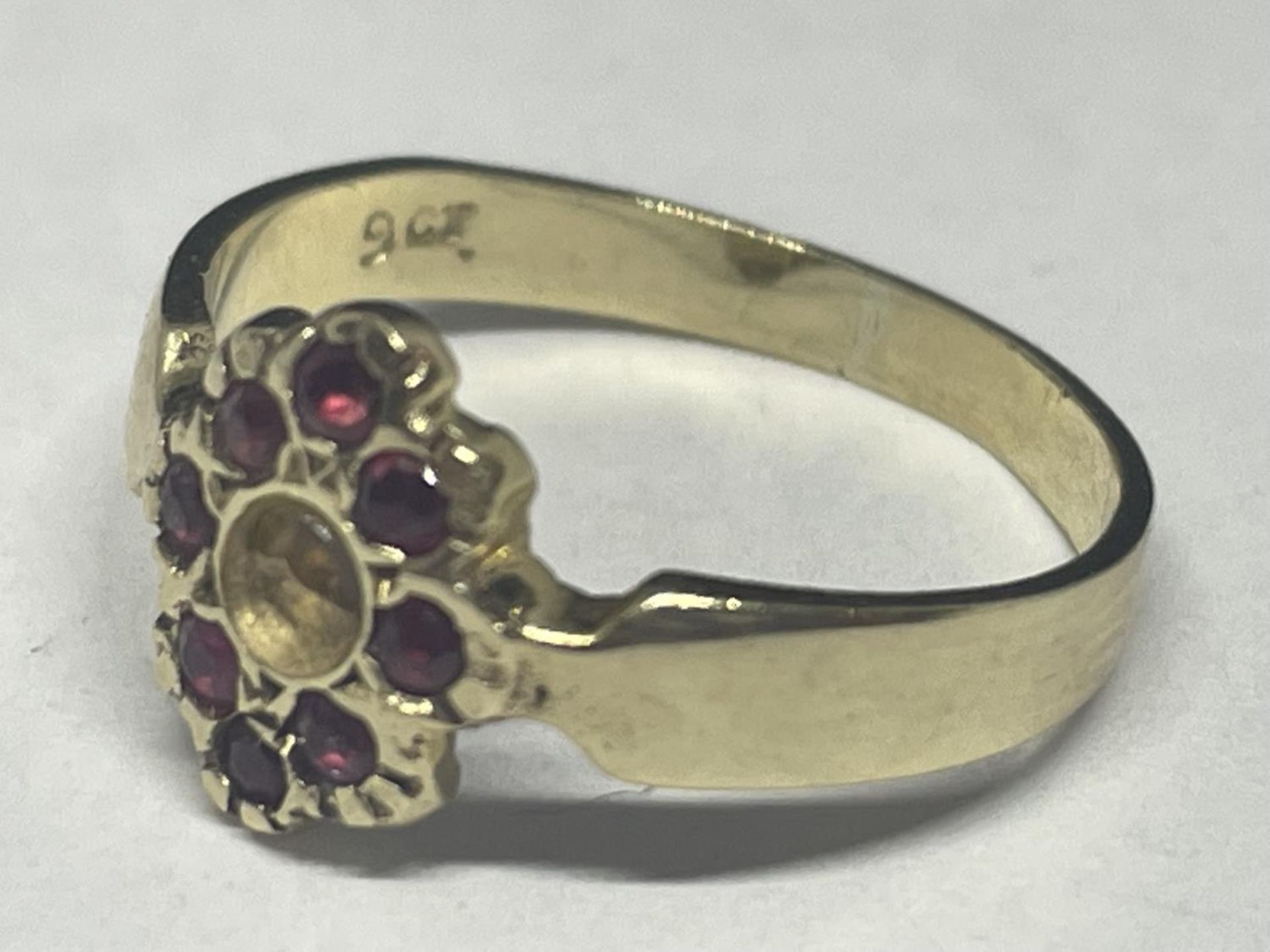 A 9 CARAT GOLD RING WITH WITH EIGHT RED STONES (CENTRE STONE MISSING) SIZE K GROSS WEIGHT 1.58 GRAMS - Image 2 of 3