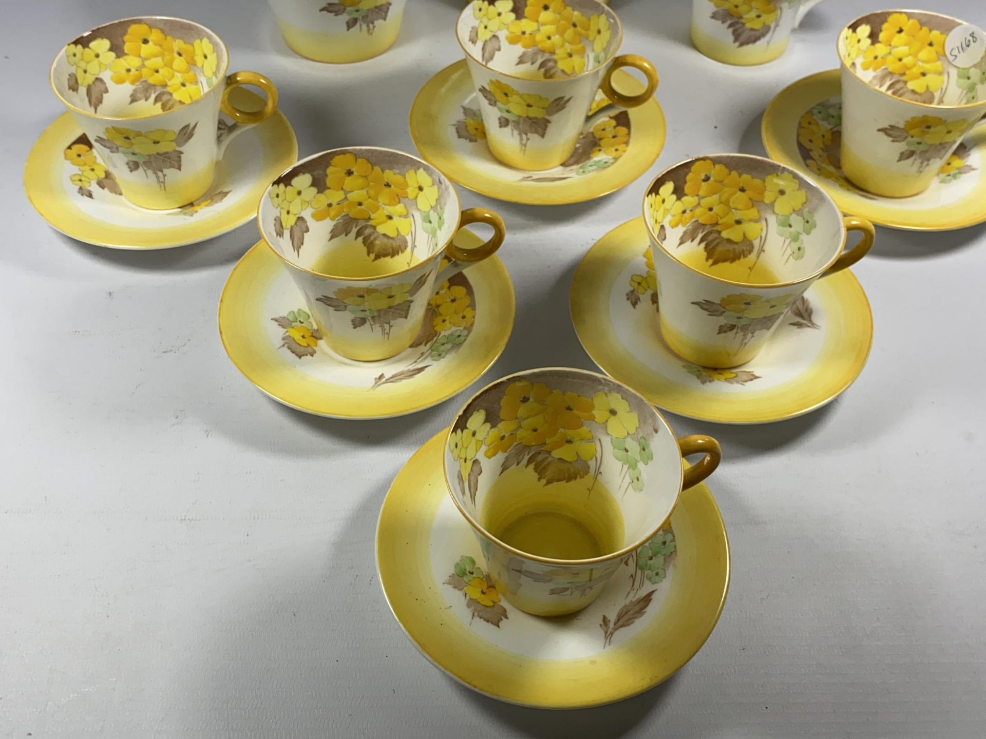 A SHELLEY ART DECO 'PHLOX' PATTERN TEA SET COMPRISING TEAPOT, SUGAR BOWL, CREAM JUG AND SIX CUPS AND - Image 3 of 5