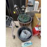 AN ASSORTMENT OF GARDEN ITEMS TO INCLUDE PLASTIC PLANTERS AND WIRE HANGING BASKETS ETC