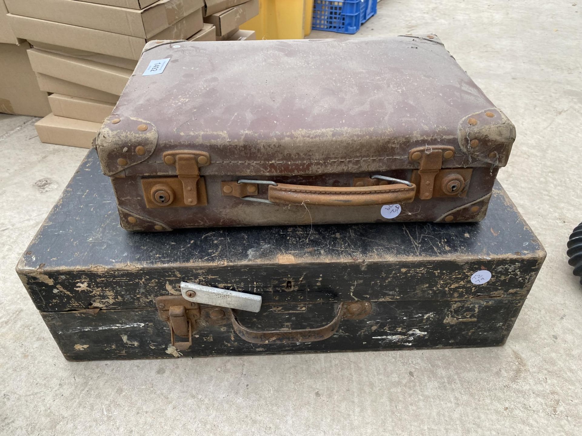 A VINTAGE TRAVEL CASE AND A VINTAGE WOODEN JOINERS CHEST CONTAINING HARDWARE AND BADGES ETC