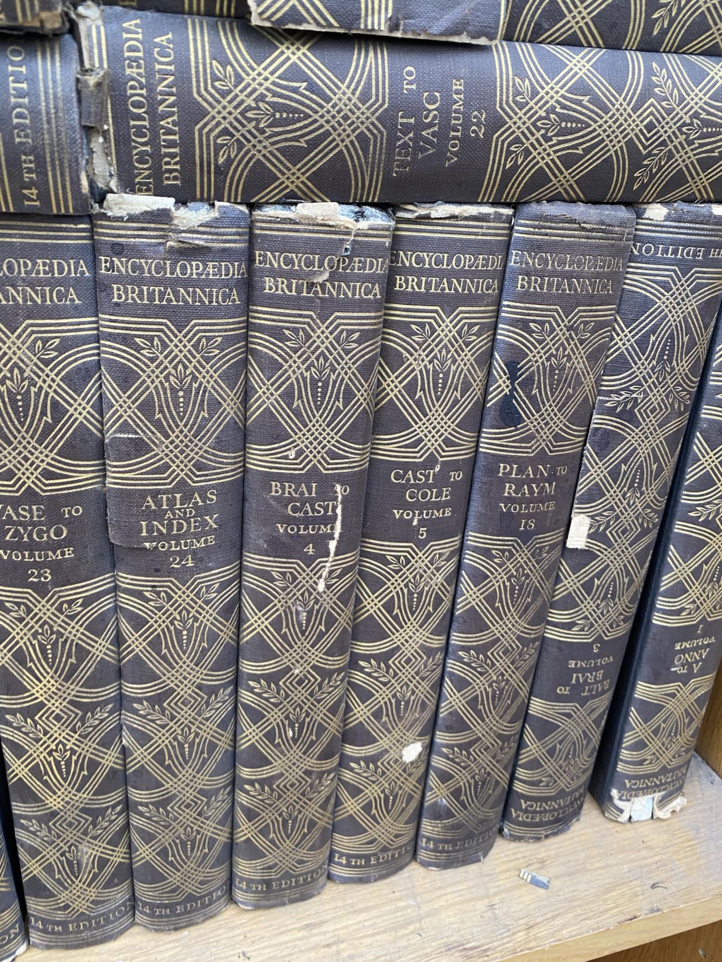 A LARGE QUANTITY OF ENCYCLOPEDIA BRITANNICA - Image 3 of 3