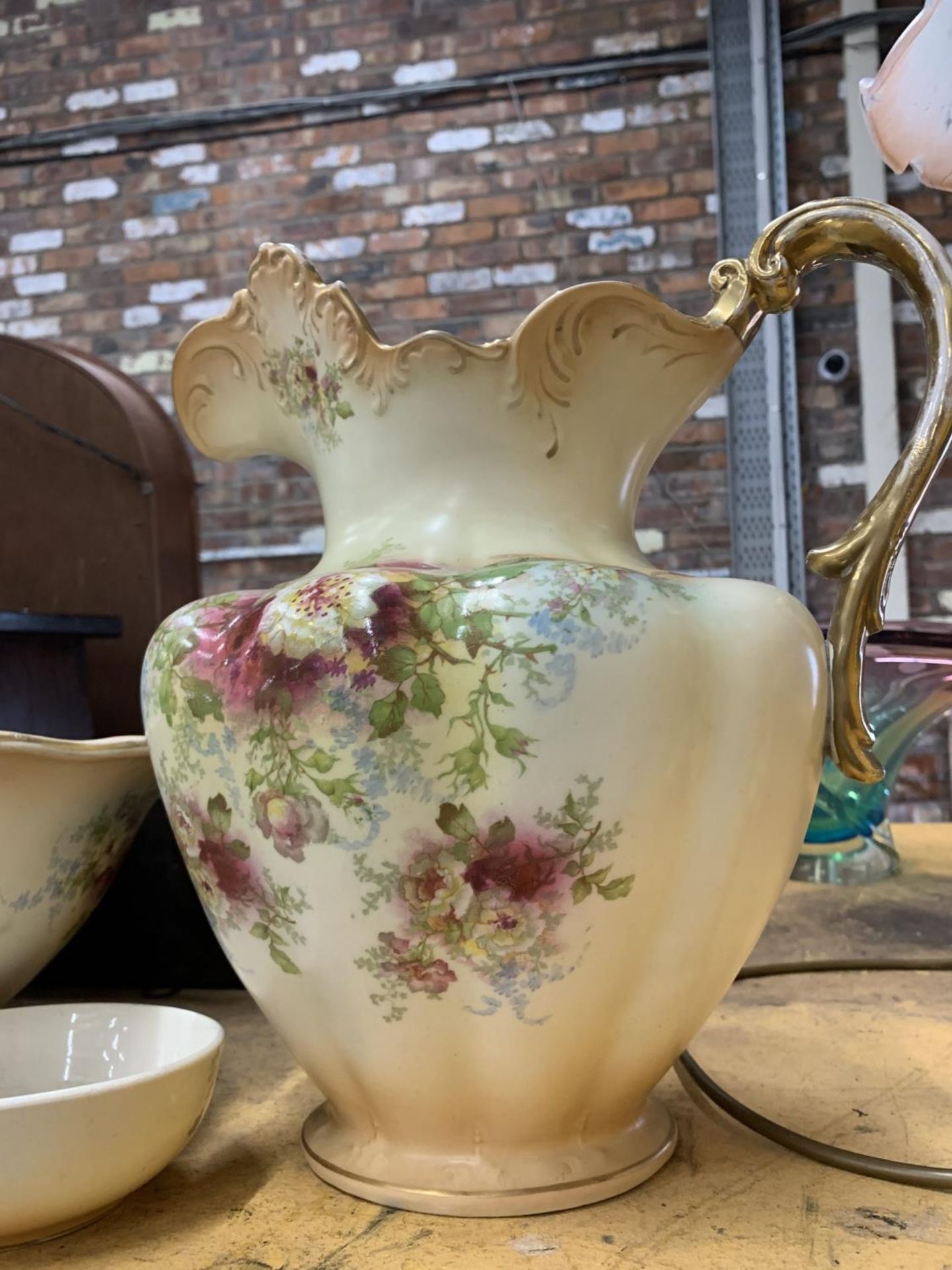 A LARGE ROYAL DEVON WASHBOWL, JUG AND SOAP DISH IN BLUSH IVORY WITH A FLORAL PATTERN - Image 2 of 3