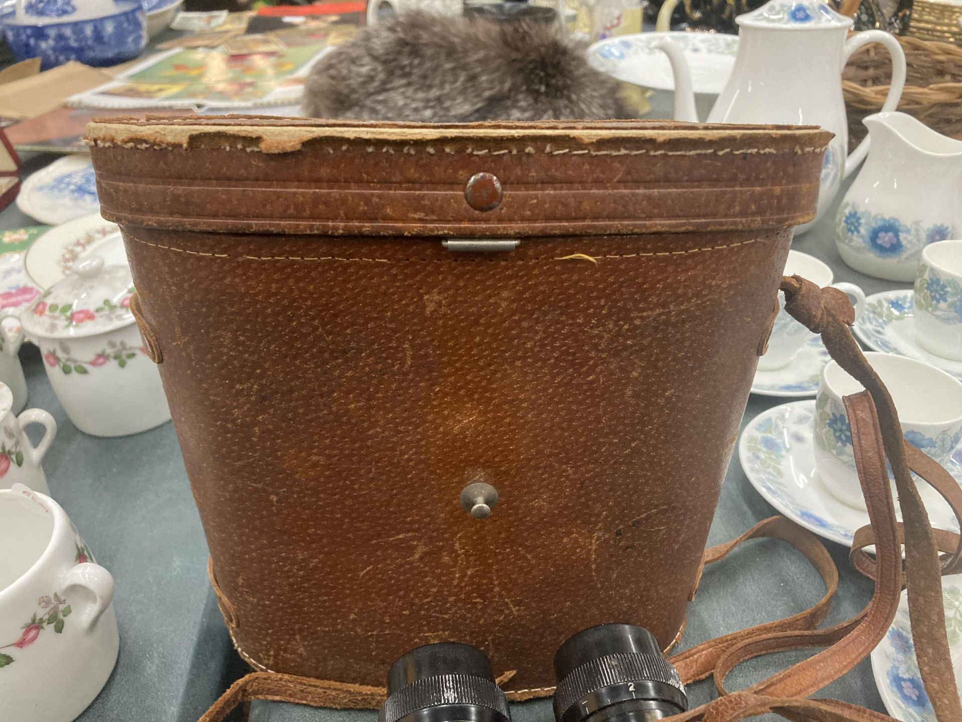 A PAIR OF ZENITH 7 X 50 FIELD BINOCULARS IN A LEATHER CASE - Image 5 of 5