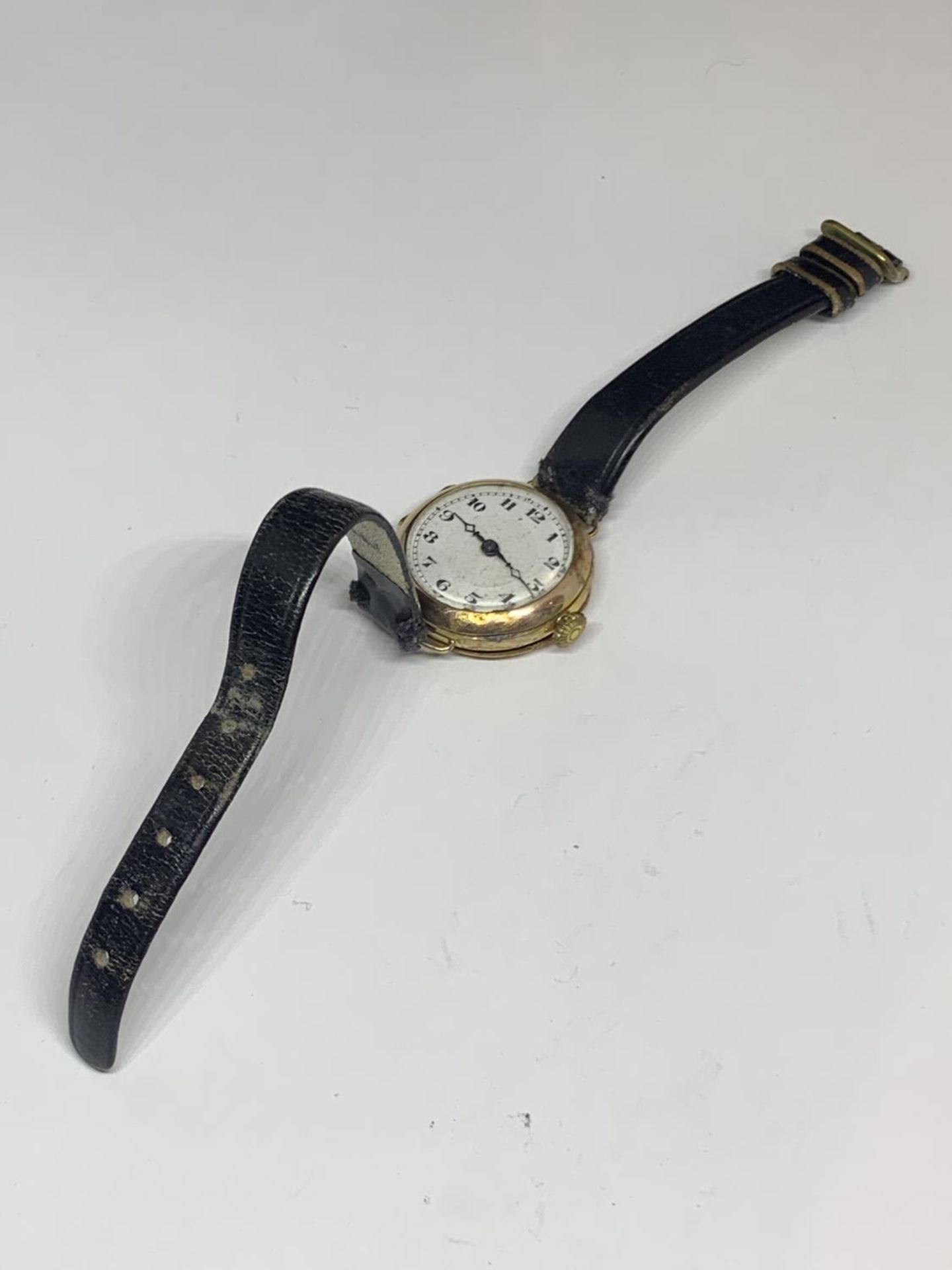 A VINTAGE SWISS 9CT YELLOW GOLD CASED LADIES TRENCH STYLE WATCH
