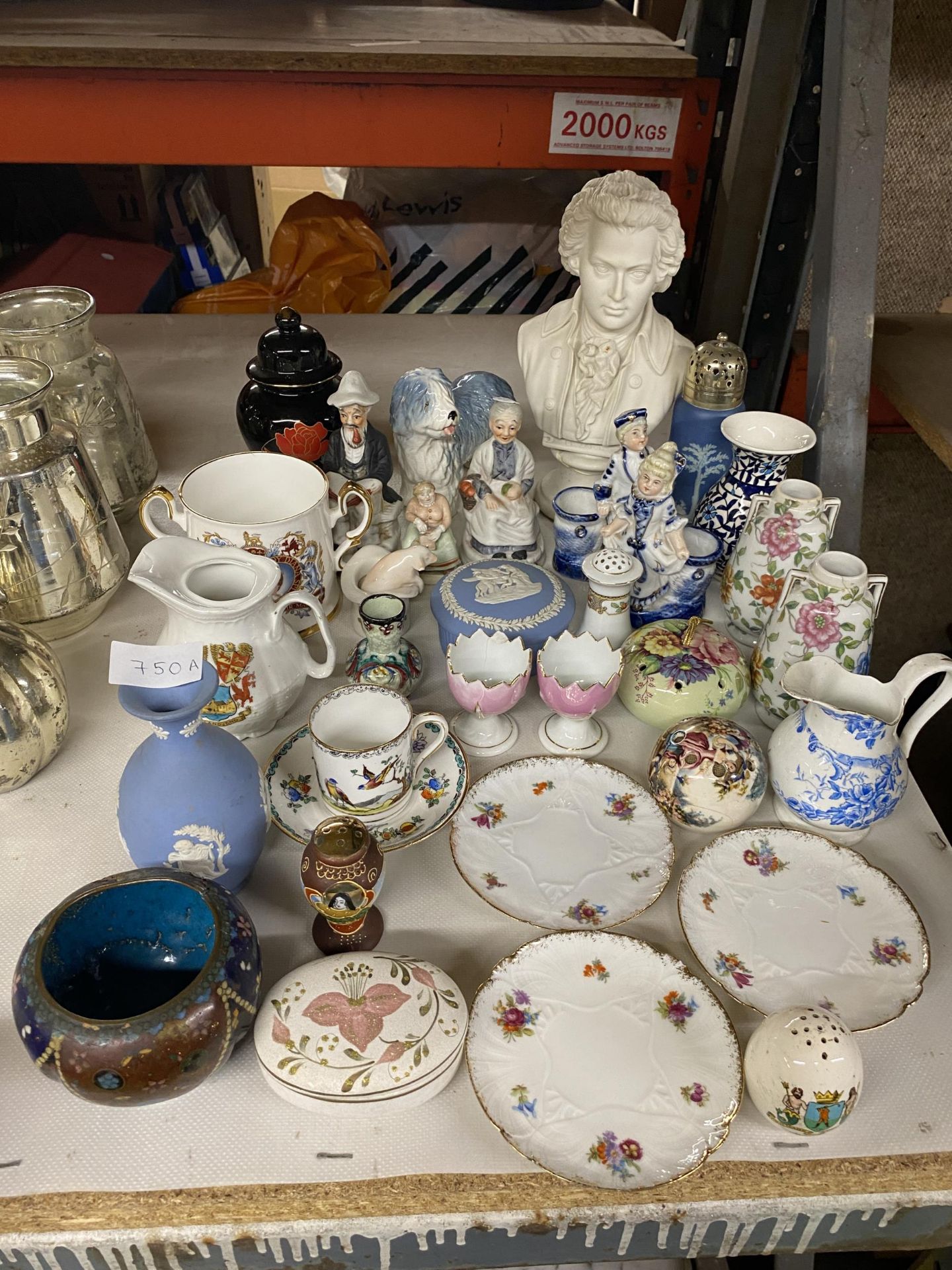 A MIXED GROUP OF ITEMS TO INCLUDE CLASSICAL PARIAN STYLE BUST, CLOISONNE VASE ETC