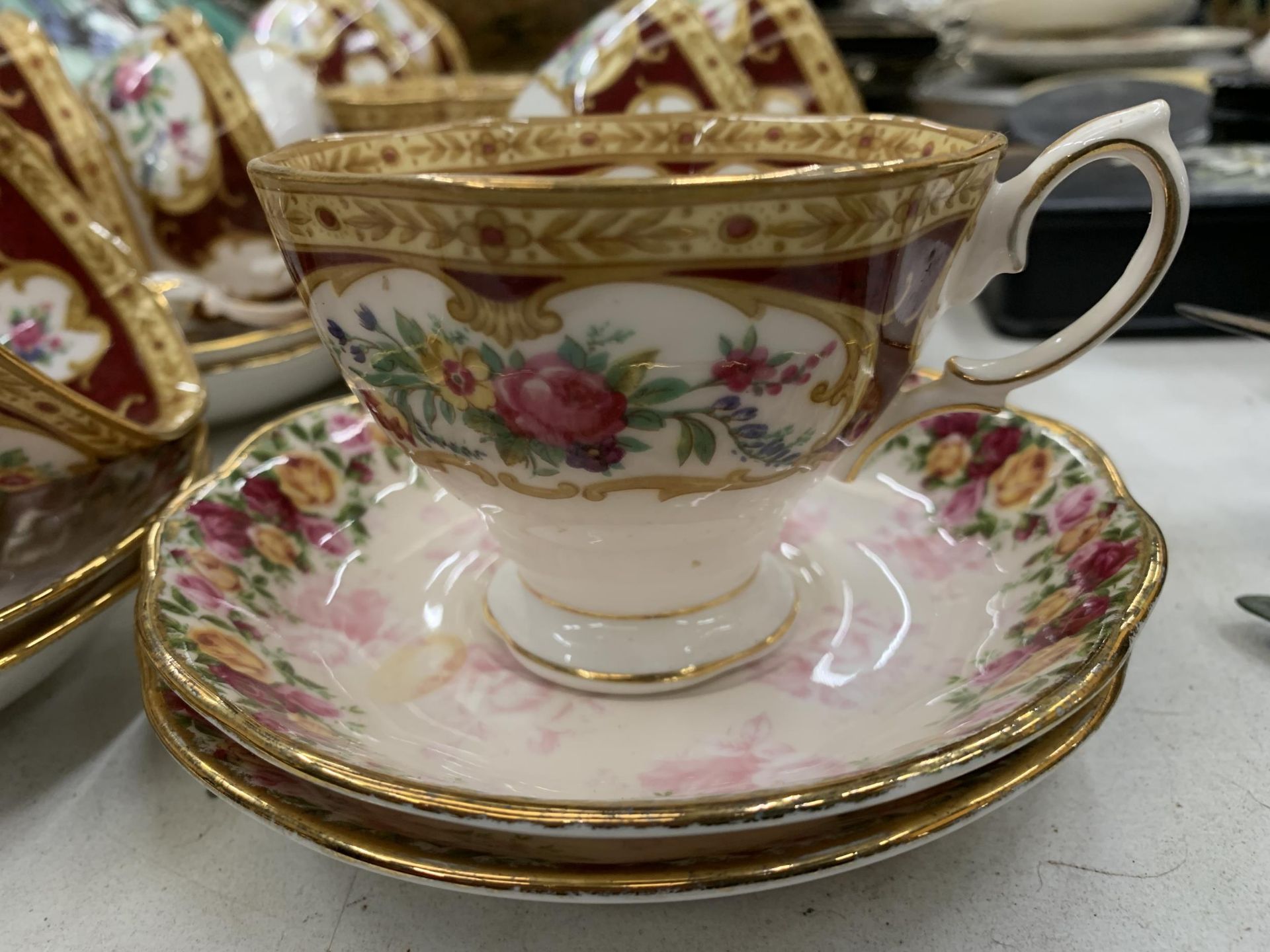 A QUANTITY OF ROYAL ALBERT 'LADY HAMILTON' CUPS AND 'PEACH DAMASK' SAUCERS - Image 2 of 5