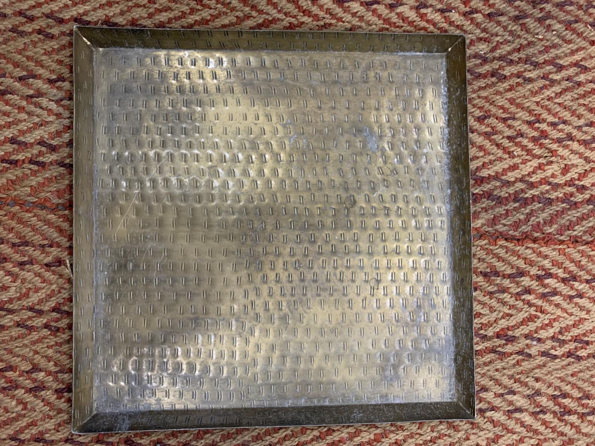 A VINTAGE SQUARE BRASS TRAY WITH INDUSTRIAL STYLE DESIGN 43CM X 43CM