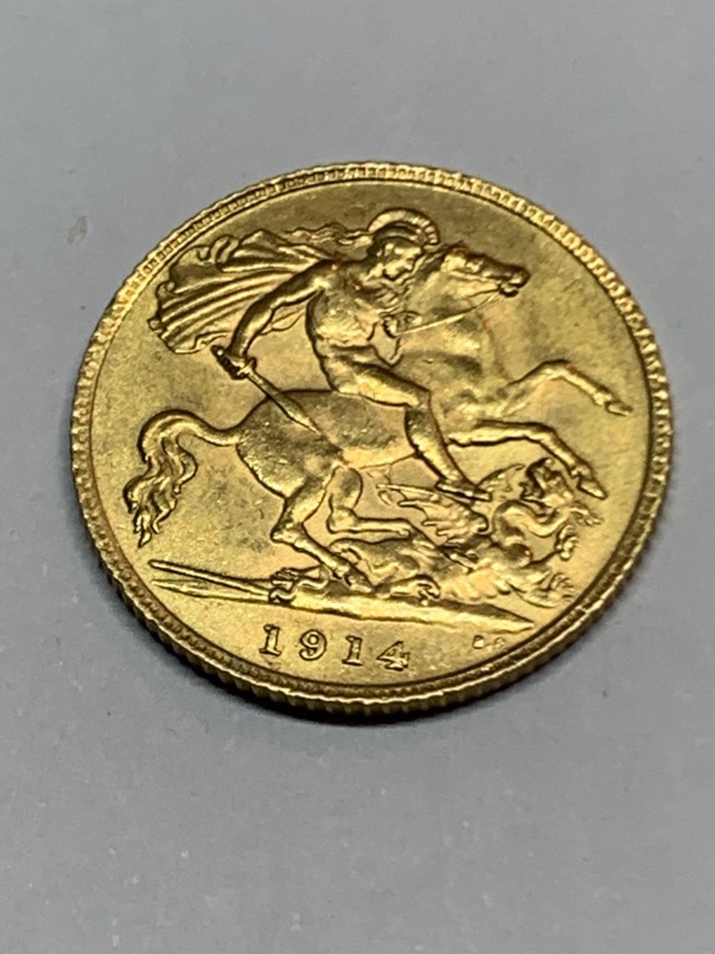 A GEORGE V 1914 GOLD HALF SOVEREIGN