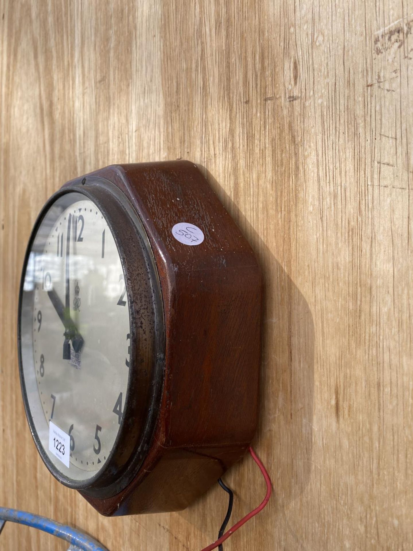 A VINTAGE WOODEN CASED OCTAGONAL CLOCK BEARING THE STAMP 'GviR PALACE THEATRE MANCHESTER' - Image 2 of 3