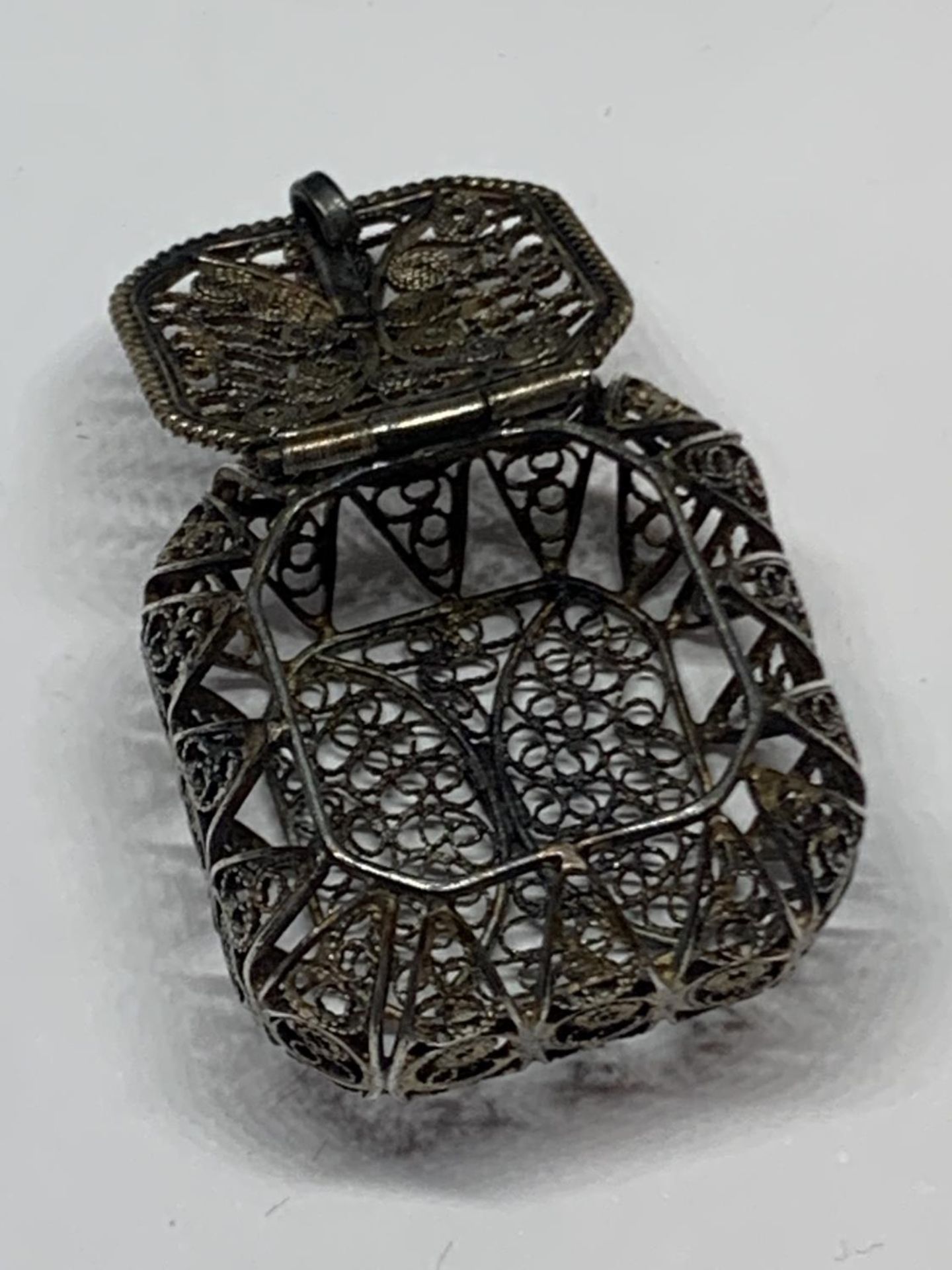 A BOXED SILVER POMANDER - Image 2 of 3