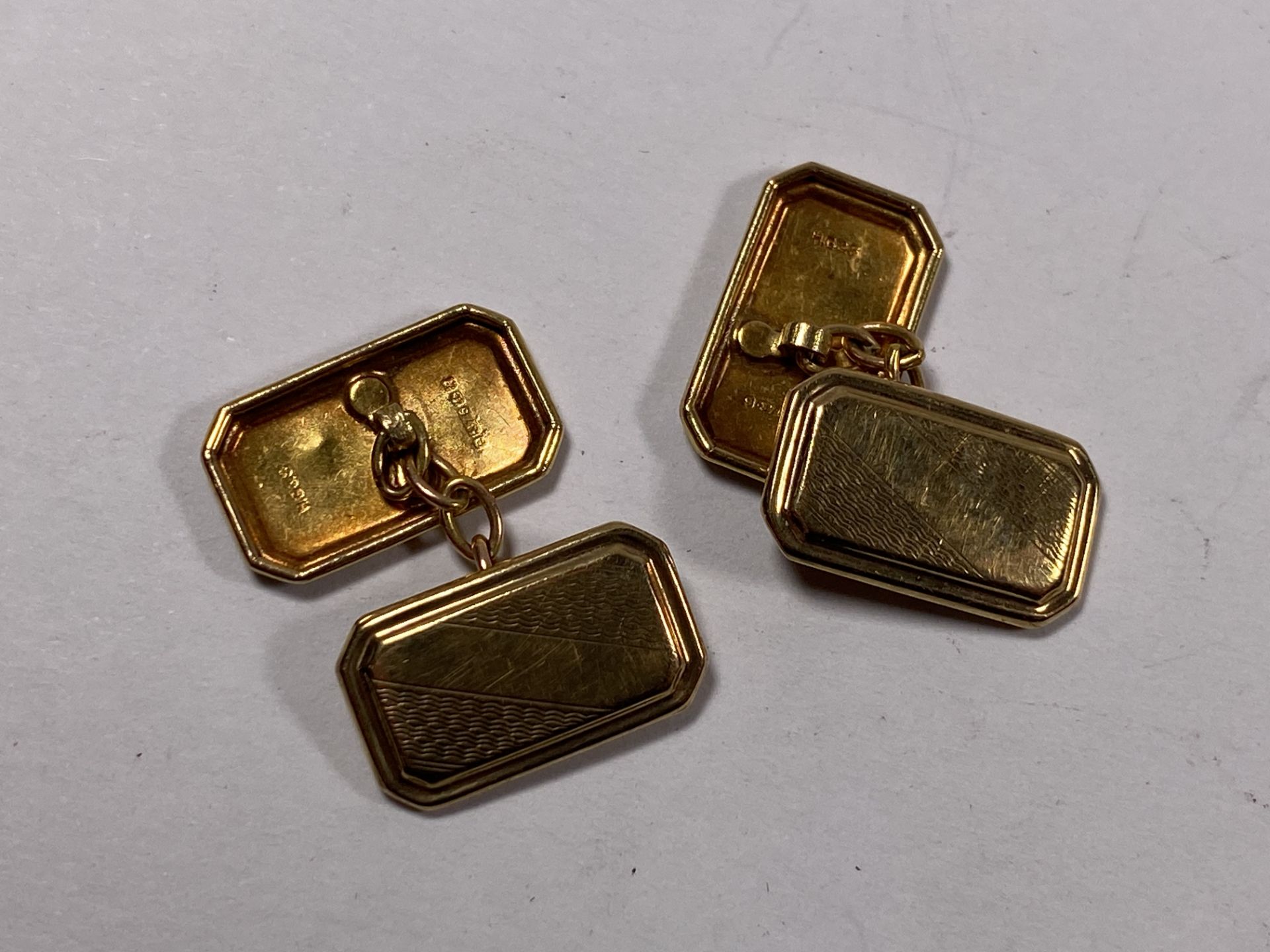 A PAIR OF 9CT YELLOW GOLD CUFFLINKS, TOTAL WEIGHT 3.04G