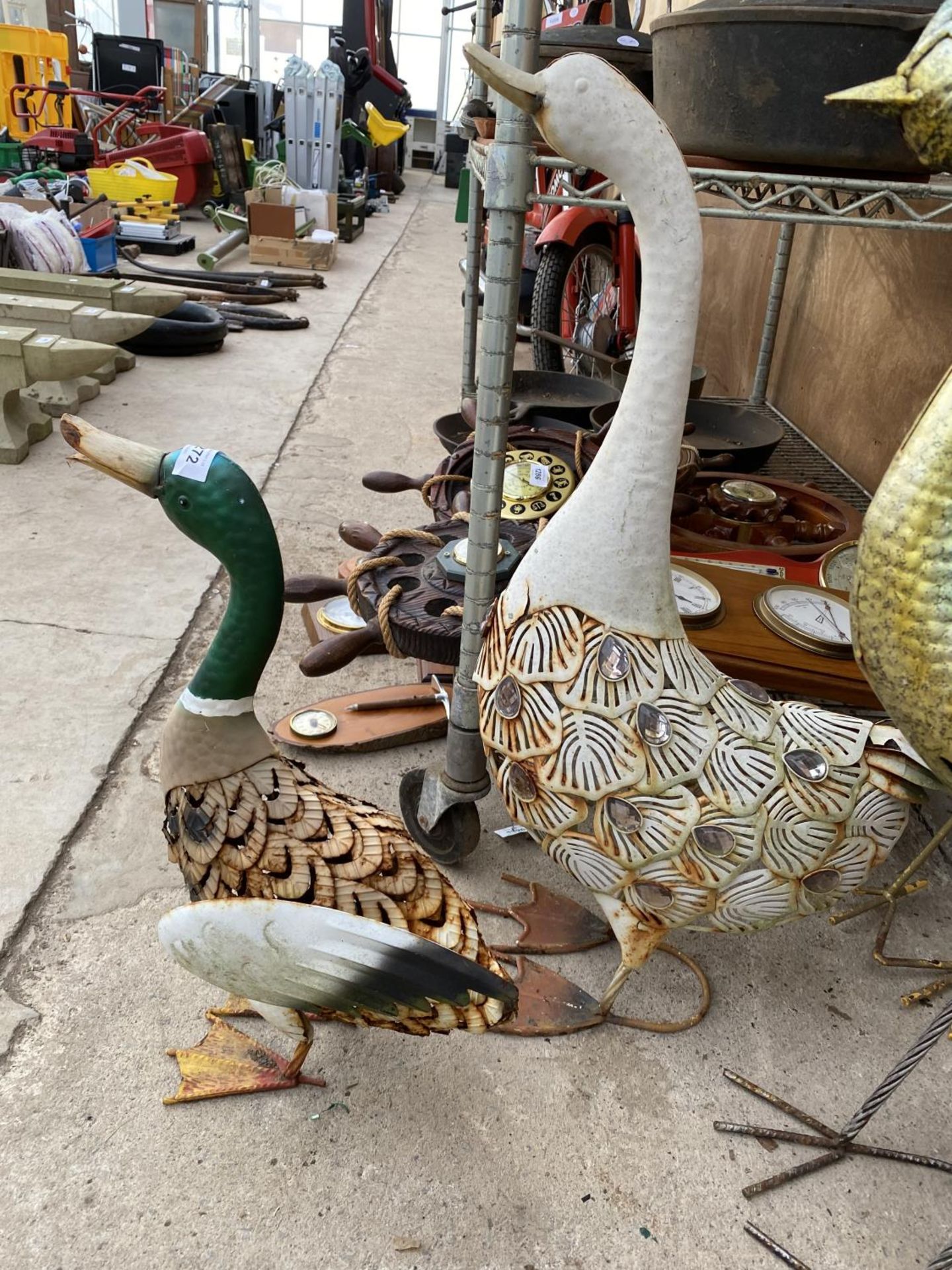 AN ASSORTMENT OF METAL GARDEN BIRD FIGURES - Image 2 of 5