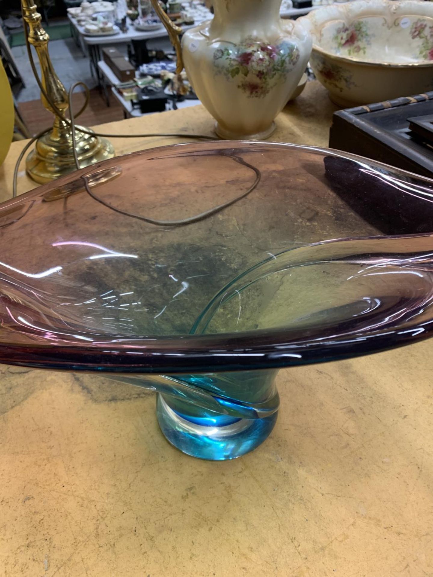 TWO LARGE HEAVY ART GLASS PIECES TO INCLUDE A BOWL WITH GREEN AND CRANBERRY COLOUR PLUS A VASE - Image 5 of 5