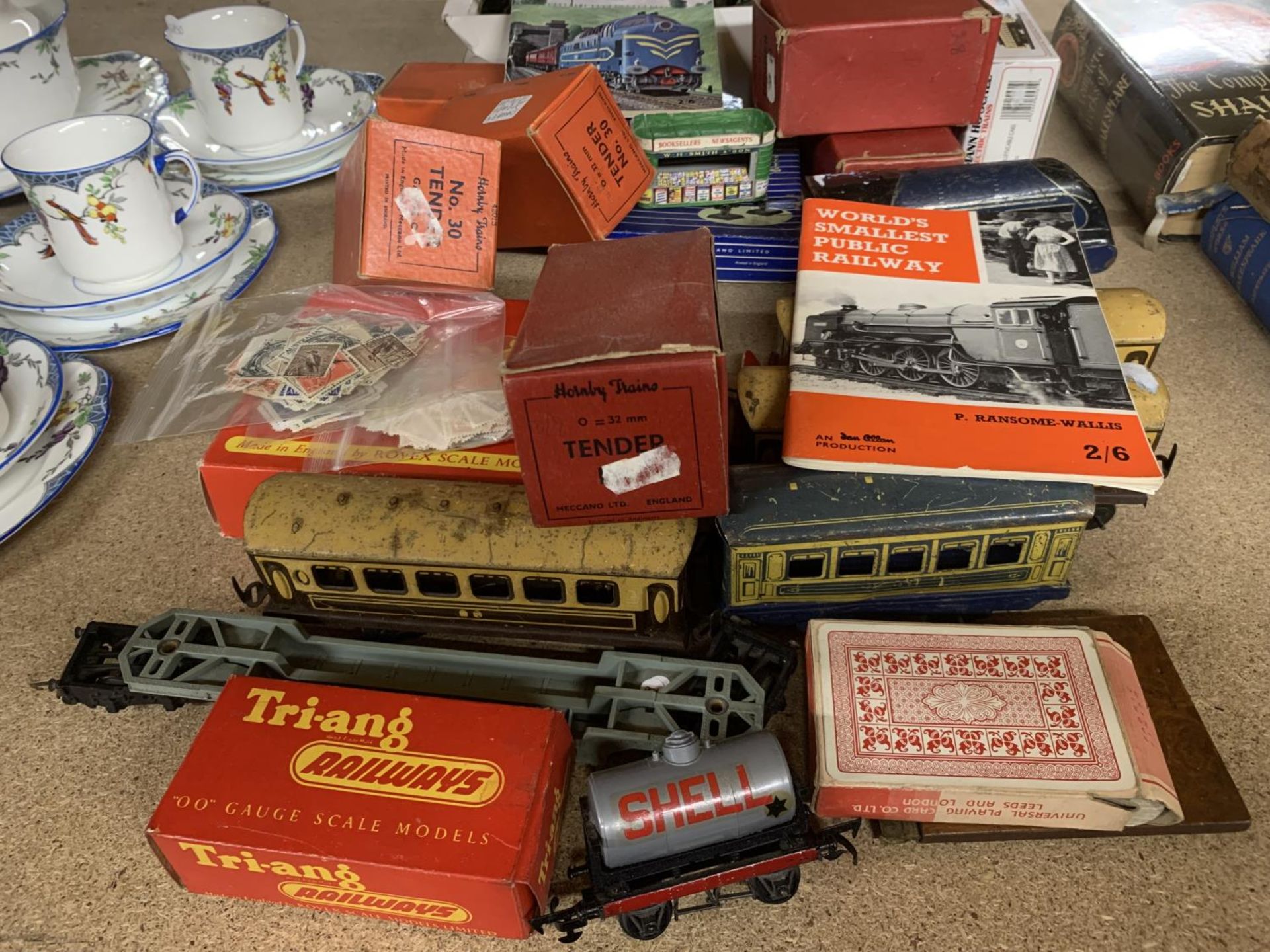 VARIOUS VINTAGE TOYS TO INCLUDE MODEL TRAINS, BOXED HORNBY TENDERS, MODEL TREES ETC - Image 3 of 3