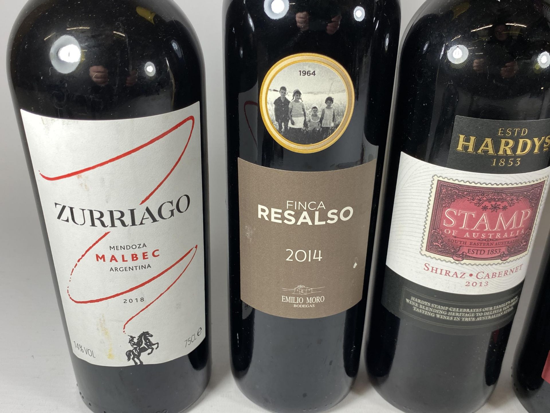 6 X MIXED BOTTLES OF RED WINE - ZURRIAGO, RESALSO ETC - Bild 2 aus 3