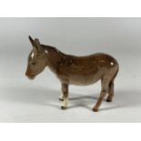 A BESWICK DONKEY ANIMAL FIGURE