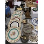 A MIXED LOT TO INCLUDE VINTAGE ROYAL HARVEY PLATES, SILVER PLATED ITEMS, FLATWARE, ETC