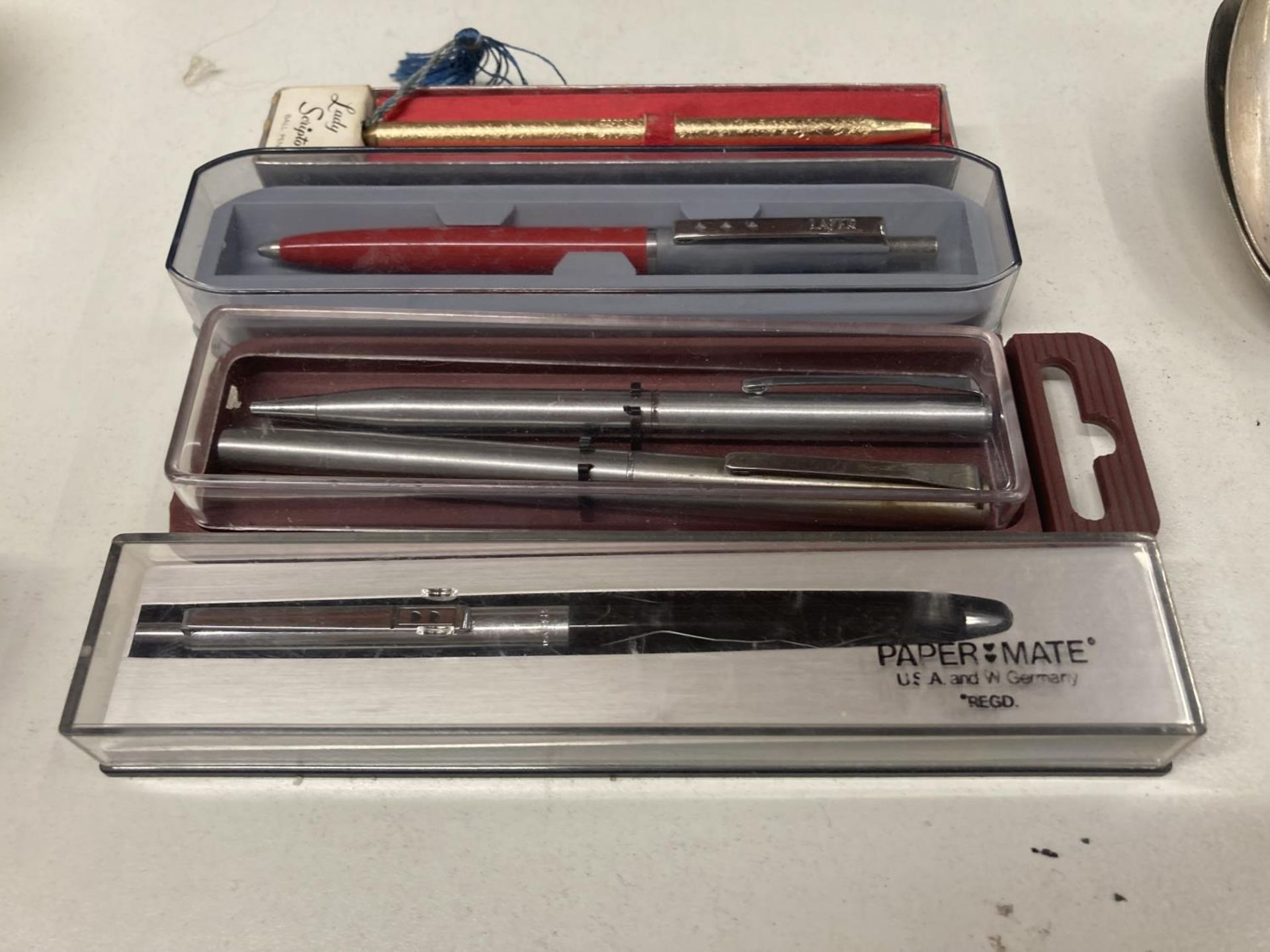 FIVE VARIOUS BOXED PENS TO INCLUDE PAPERMATE, LADY SCRIPTO ETC - Image 3 of 3