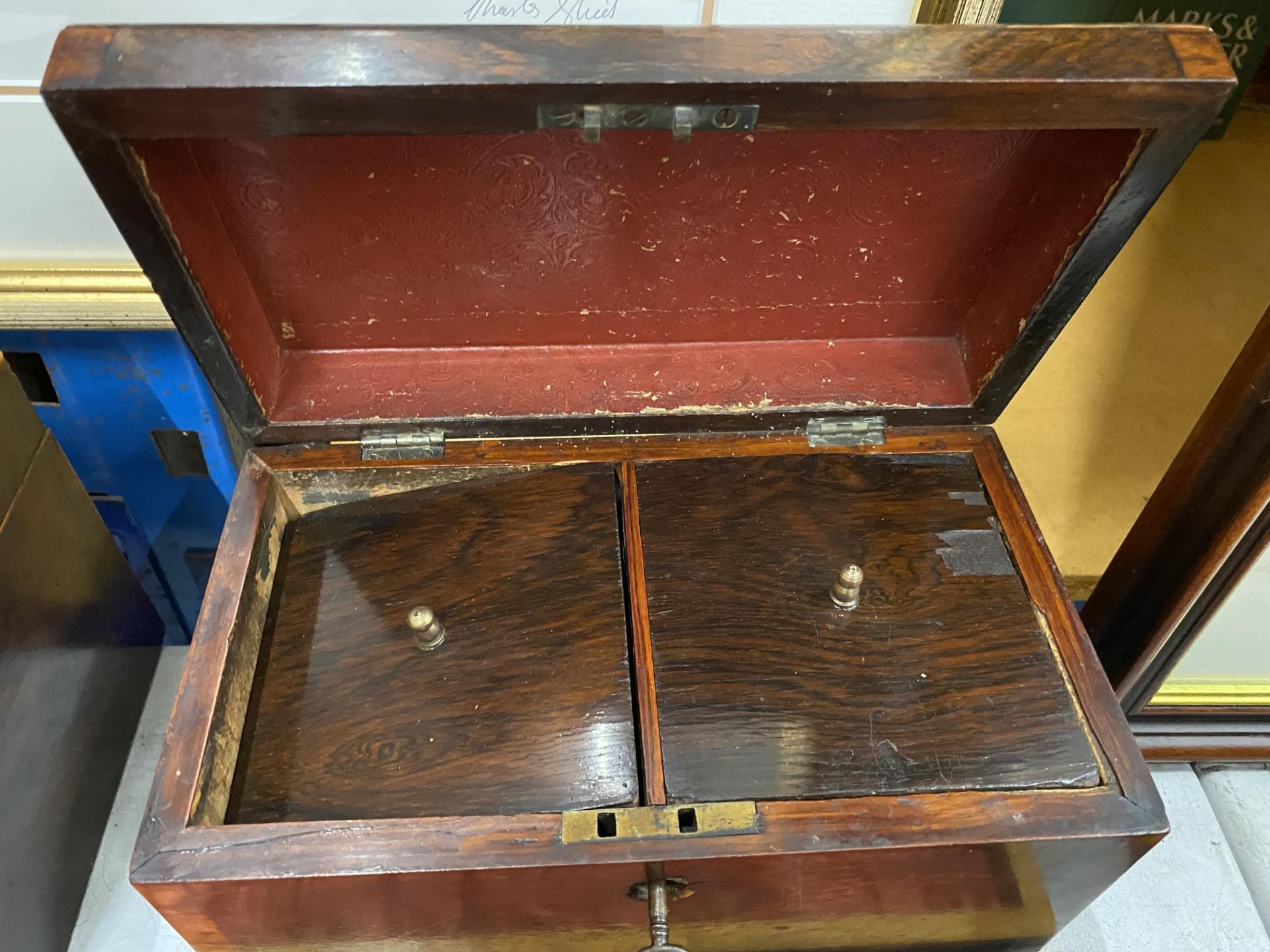 A 19TH CENTURY ROSEWOOD DOME TOPPED TEA CADDY - Image 2 of 2