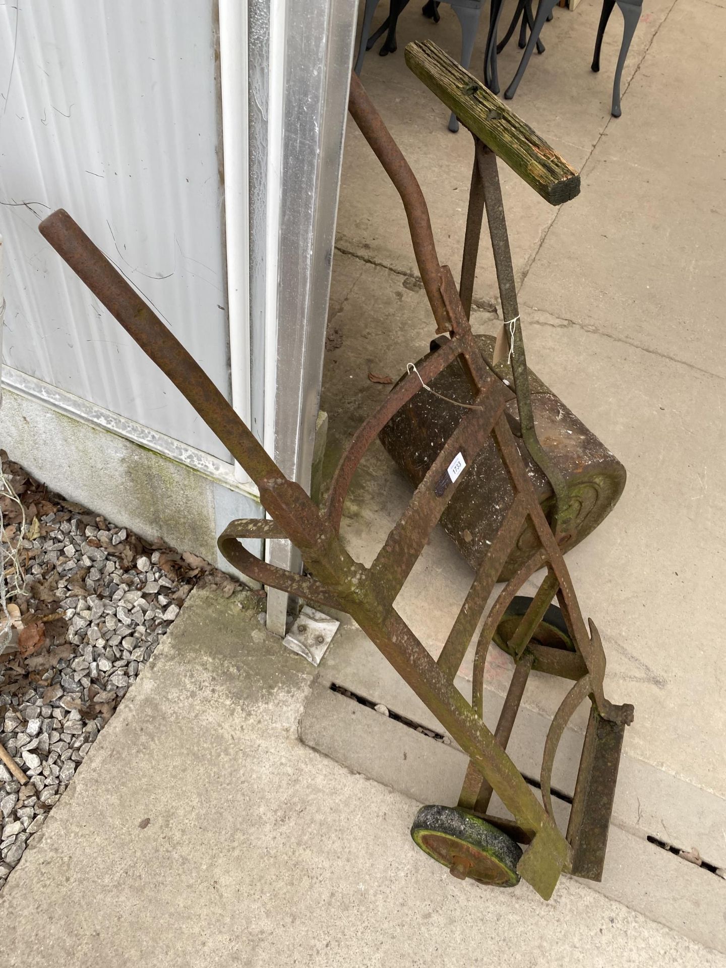 A VINTAGE METAL SACK TRUCK AND A GARDEN ROLLER - Image 3 of 3