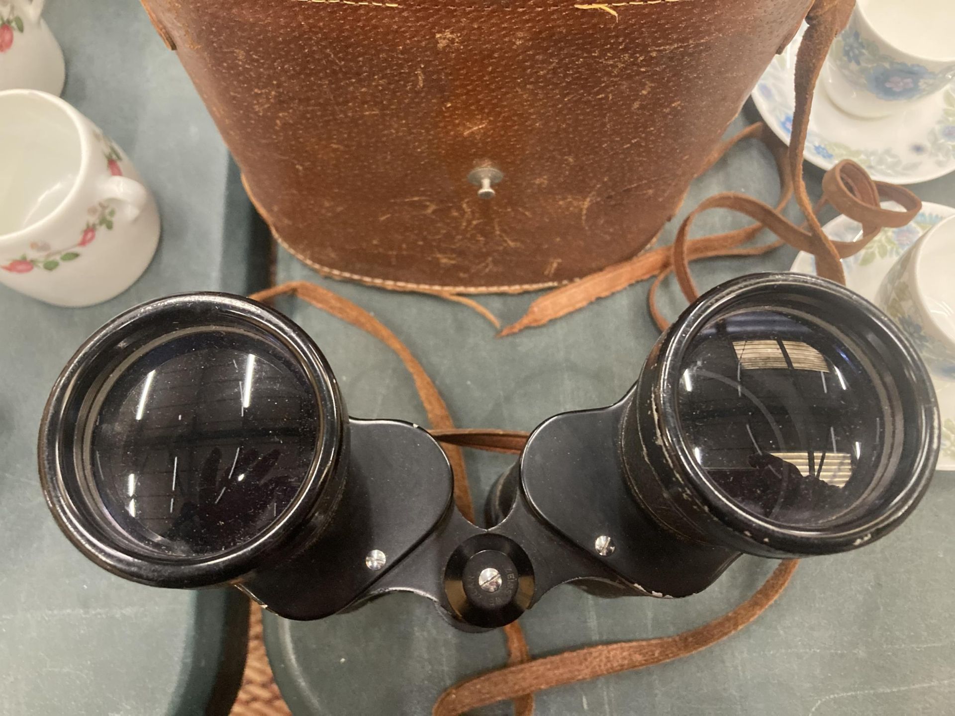 A PAIR OF ZENITH 7 X 50 FIELD BINOCULARS IN A LEATHER CASE - Image 3 of 5