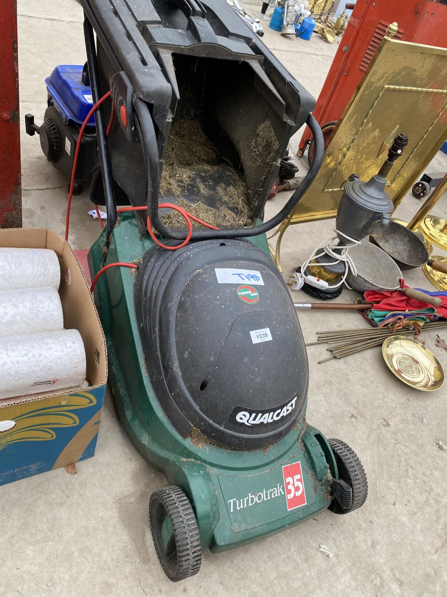 A QUALCAST TURBOTRAK 35 ELECTRIC LAWN MOWER WITH GRASS BOX - Image 2 of 2