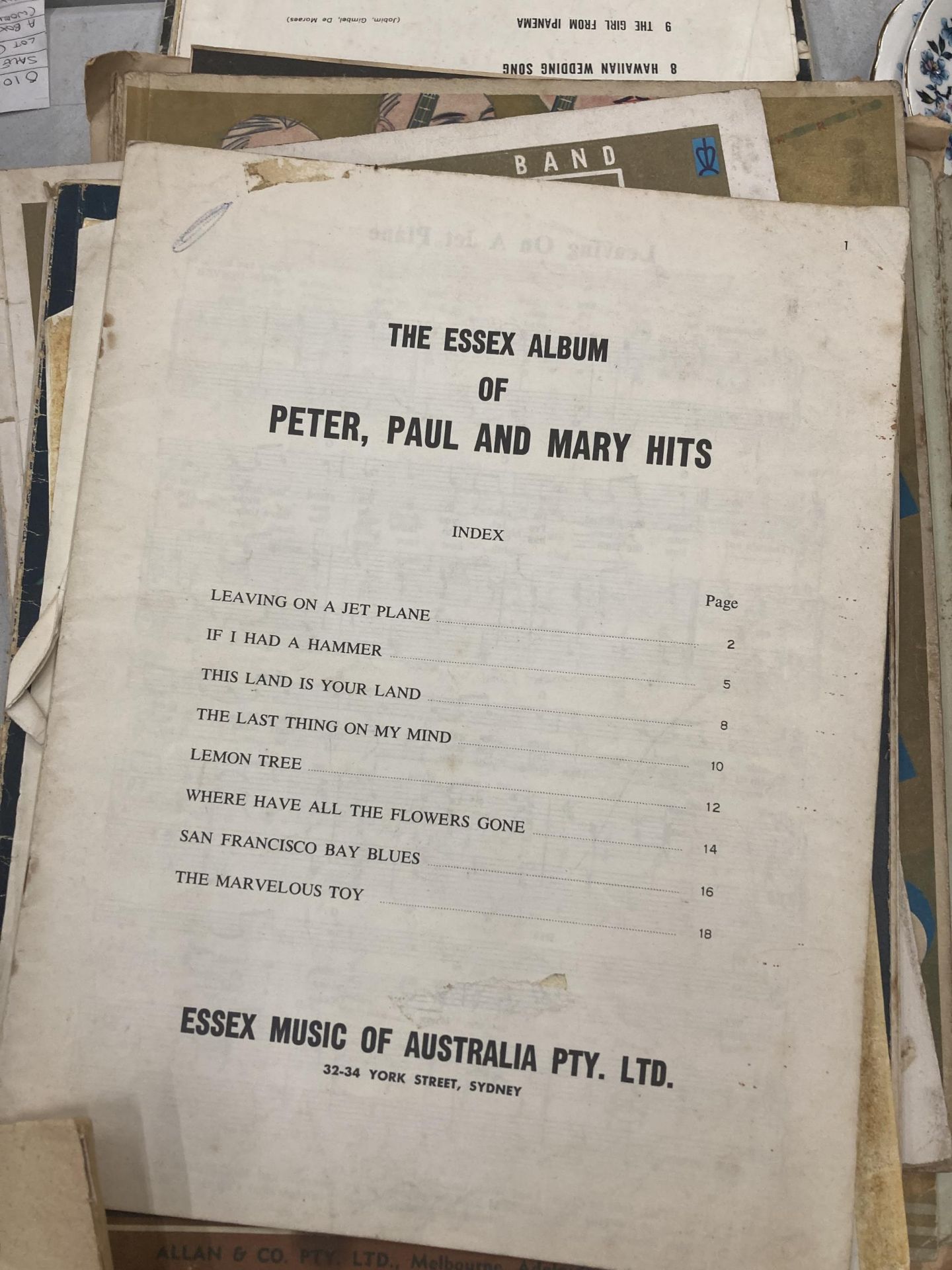 A QUANTITY OF VINTAGE MUSIC BOOKS - Image 2 of 5