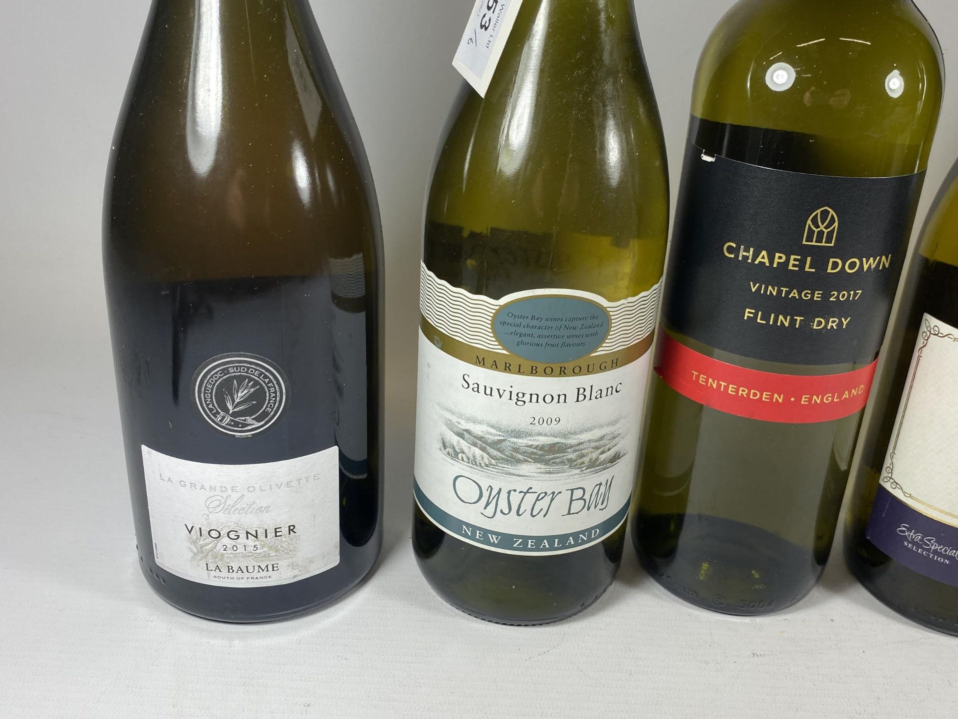 6 X MIXED BOTTLES OF WHITE WINE - VIOGNIER & OYSTER BAY ETC - Image 2 of 3
