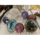 A COLLECTION OF GLASS PAPERWEIGHTS TO INCLUDE CAITHNESS