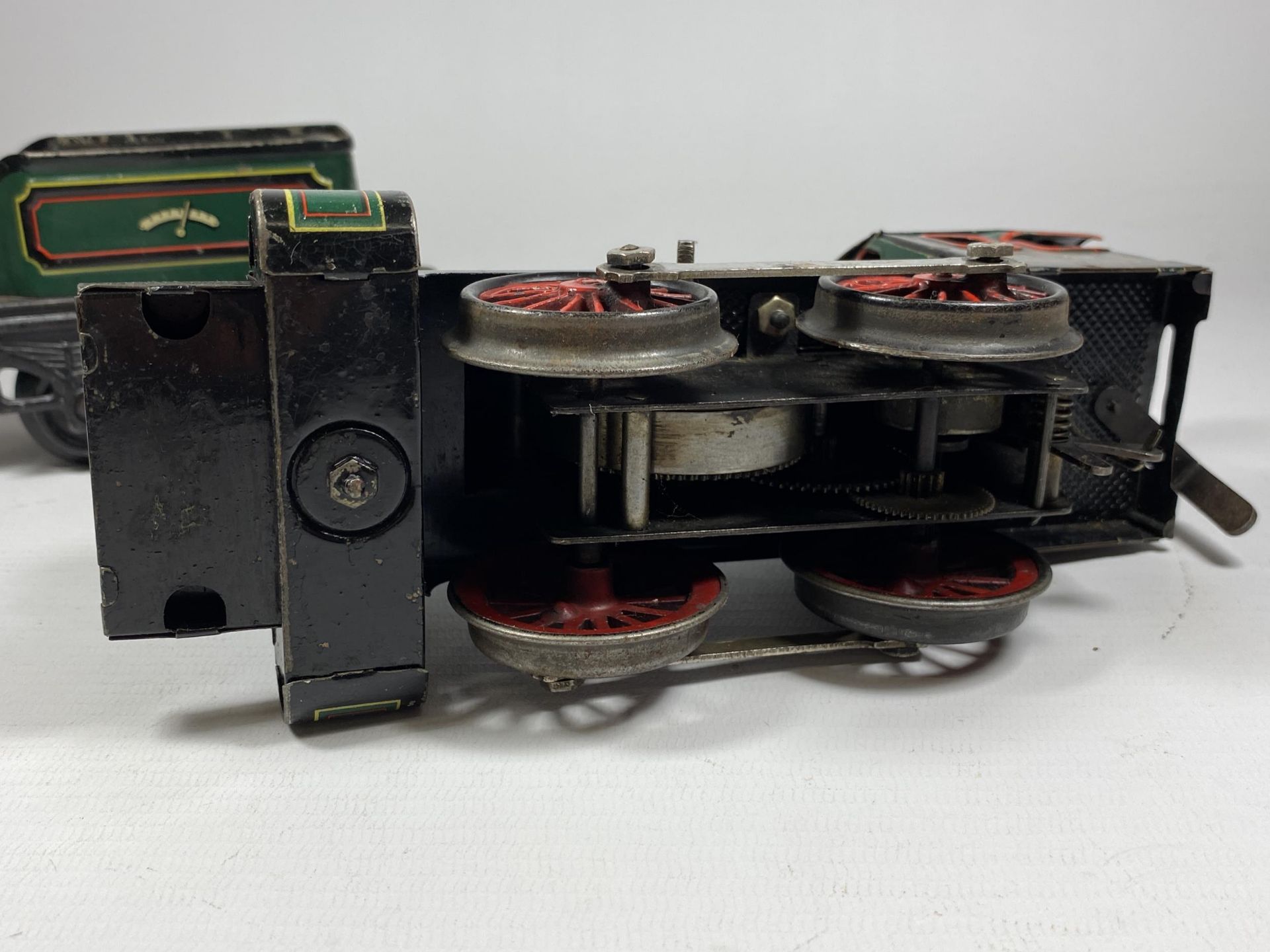 A VINTAGE BING GERMAN RAILWAY I 48 LOCOMOTIVE AND TENDER - Image 5 of 6