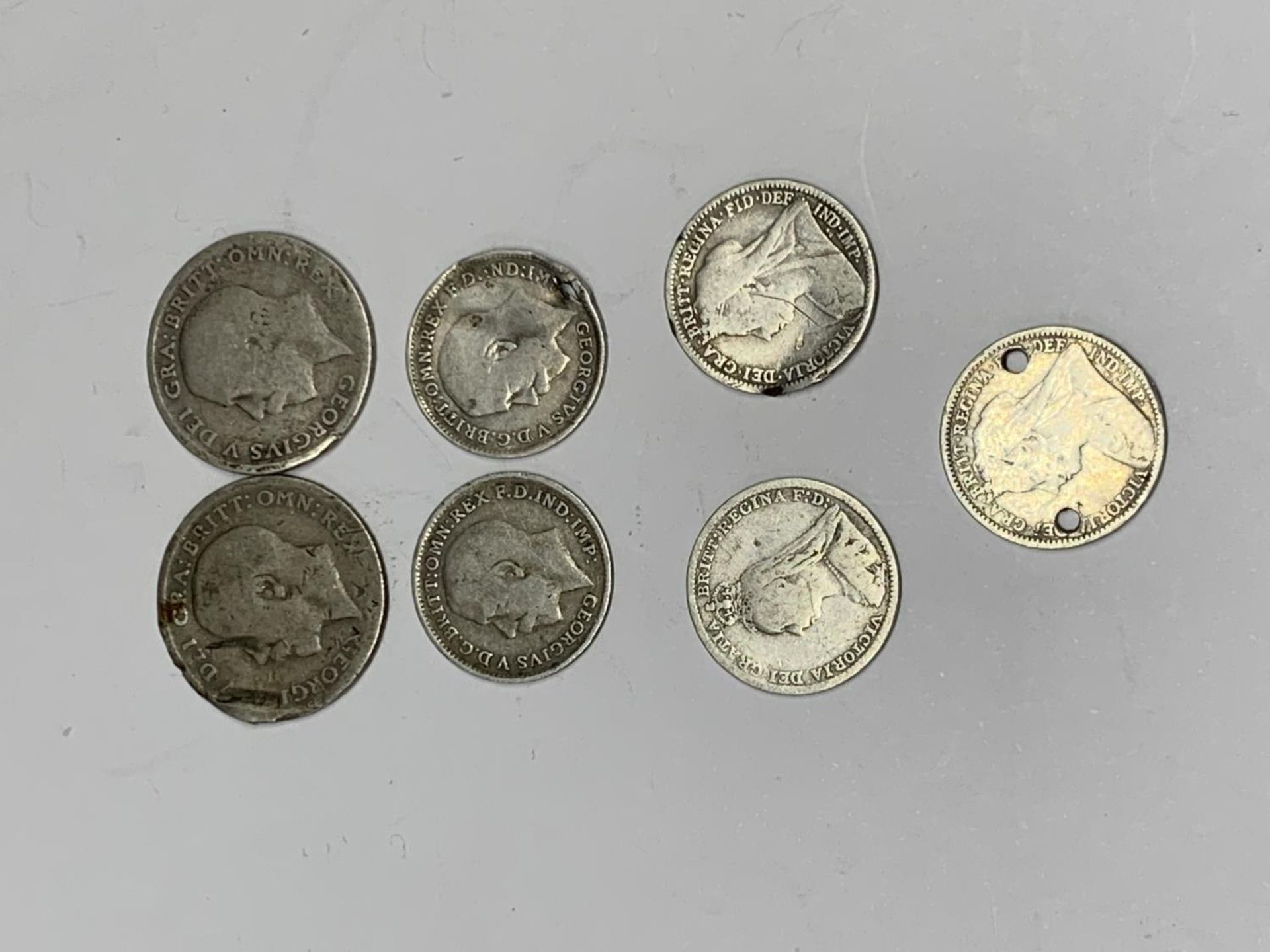SEVEN SILVER COINS TO INCLUDE THREE PENCES AND SIX PENCES - Image 2 of 2