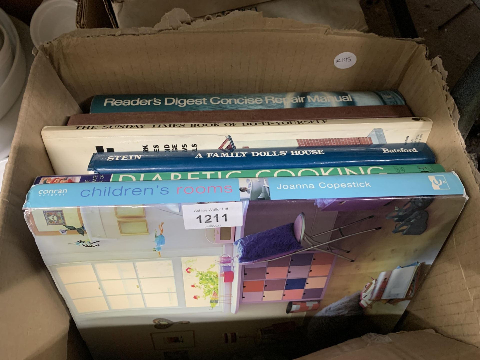 A QUANTITY OF D-I-Y AND CRAFT BOOKS