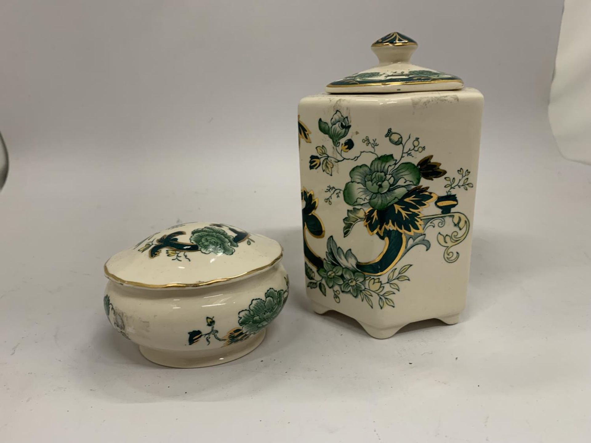 TWO PIECES OF MASON'S 'CHARTREUSE' TO INCLUDE A LIDDED JAR AND TRINKET BOX - Image 4 of 8